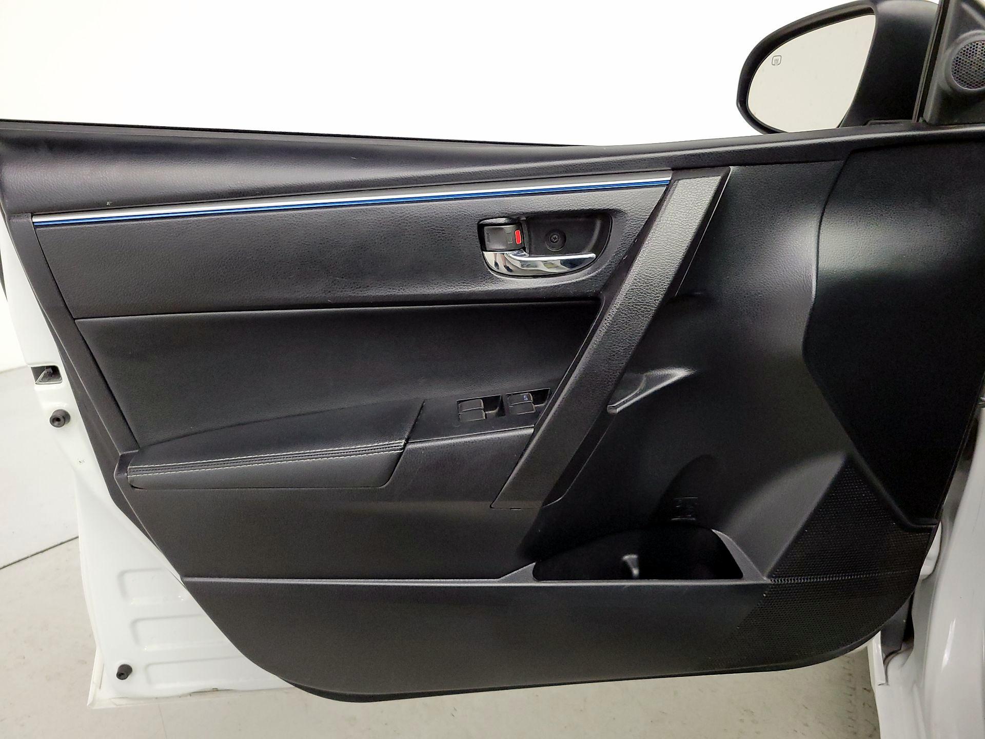 Thumbnail: 2015 Toyota Corolla - 12