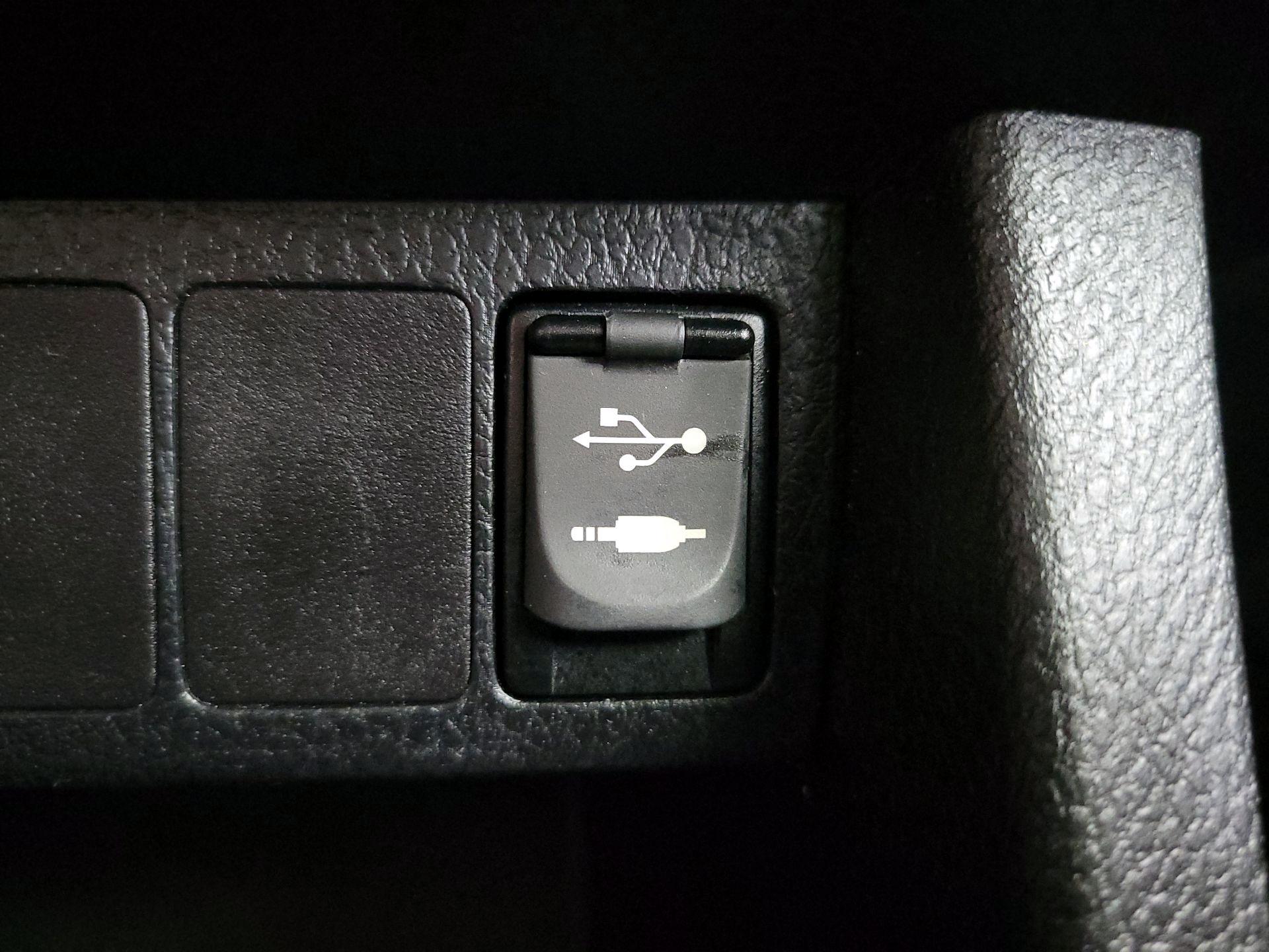 Thumbnail: 2015 Toyota Corolla - 18