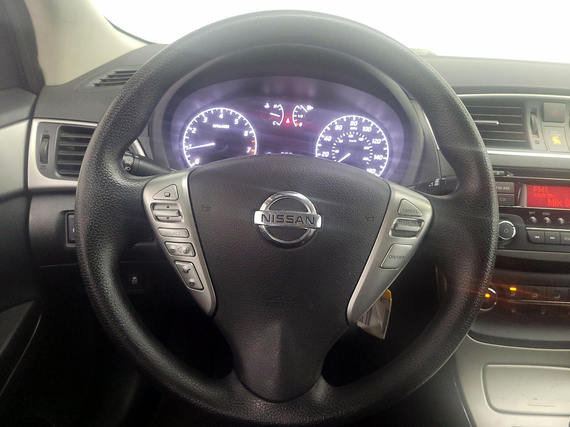 Thumbnail: 2015 Nissan Sentra - 10