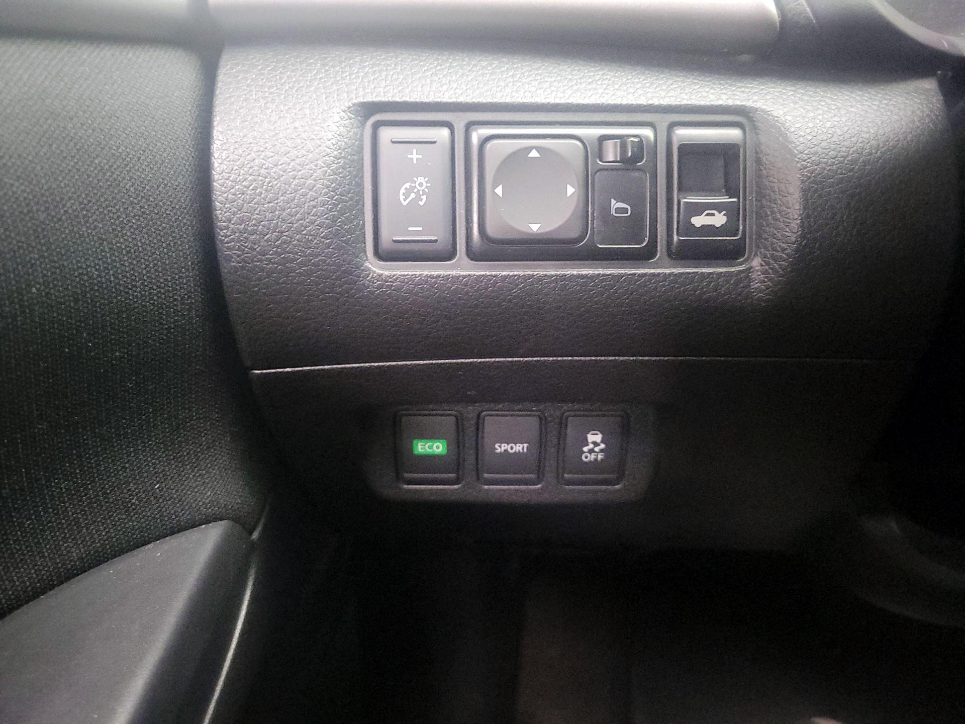 Thumbnail: 2015 Nissan Sentra - 13