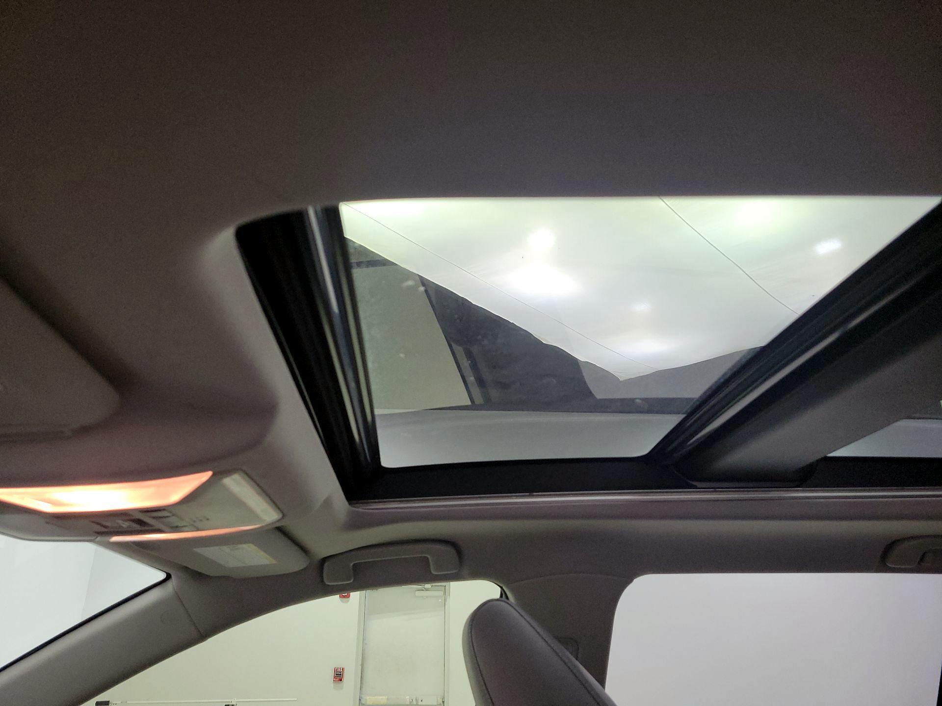 Thumbnail: 2019 Toyota RAV4 - 20