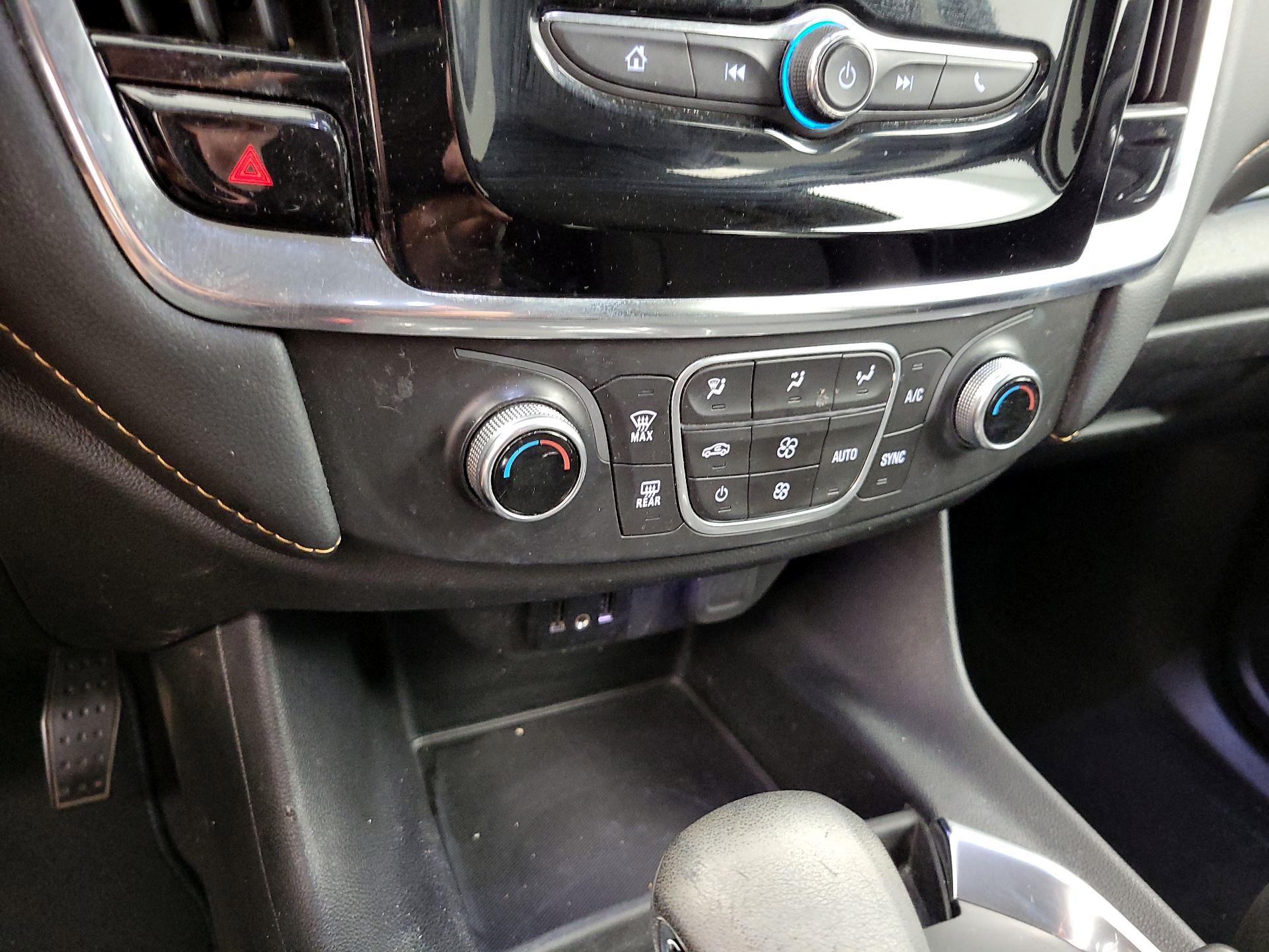 Thumbnail: 2021 Chevrolet Traverse - 16