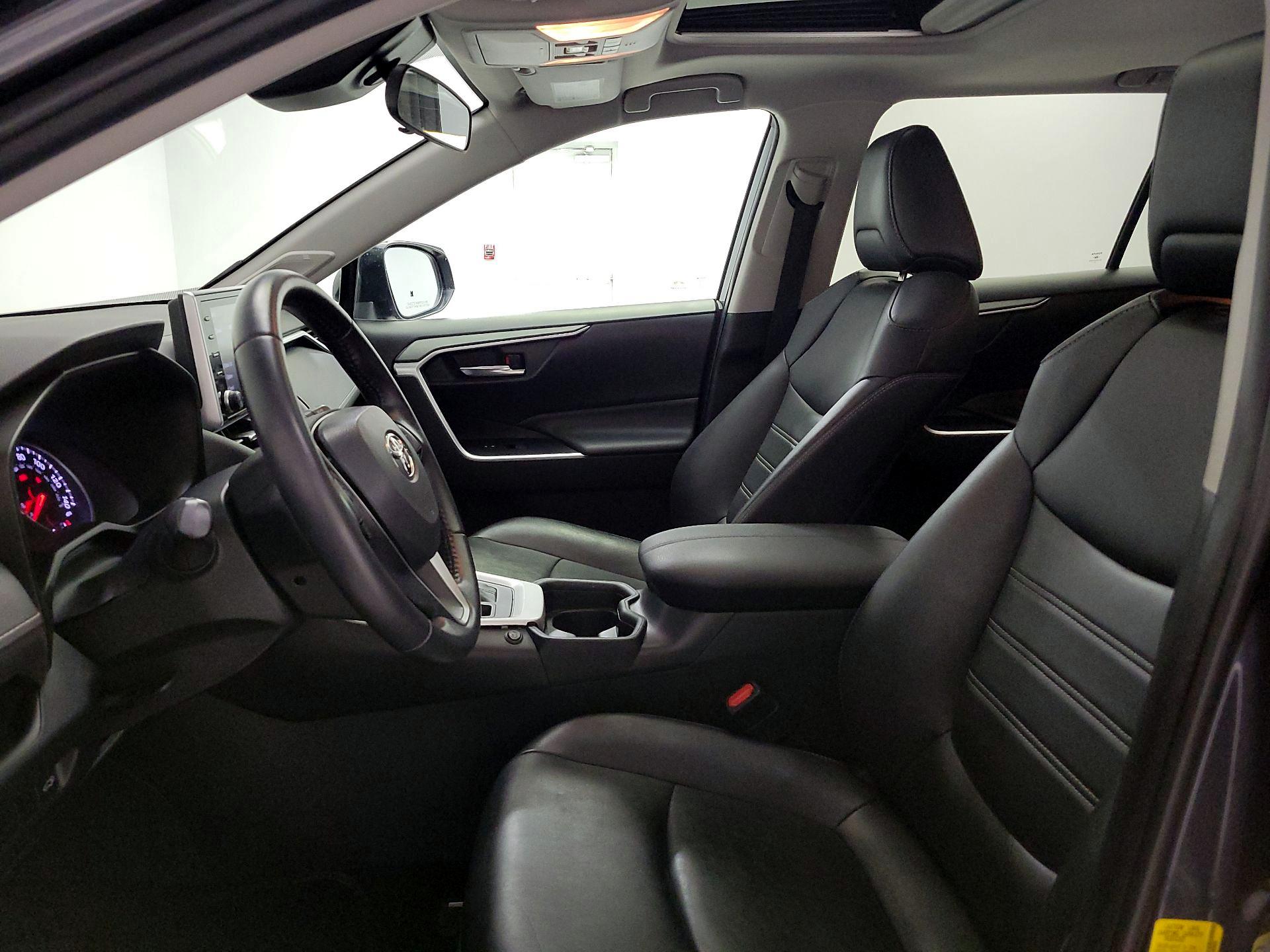 Thumbnail: 2019 Toyota RAV4 - 11