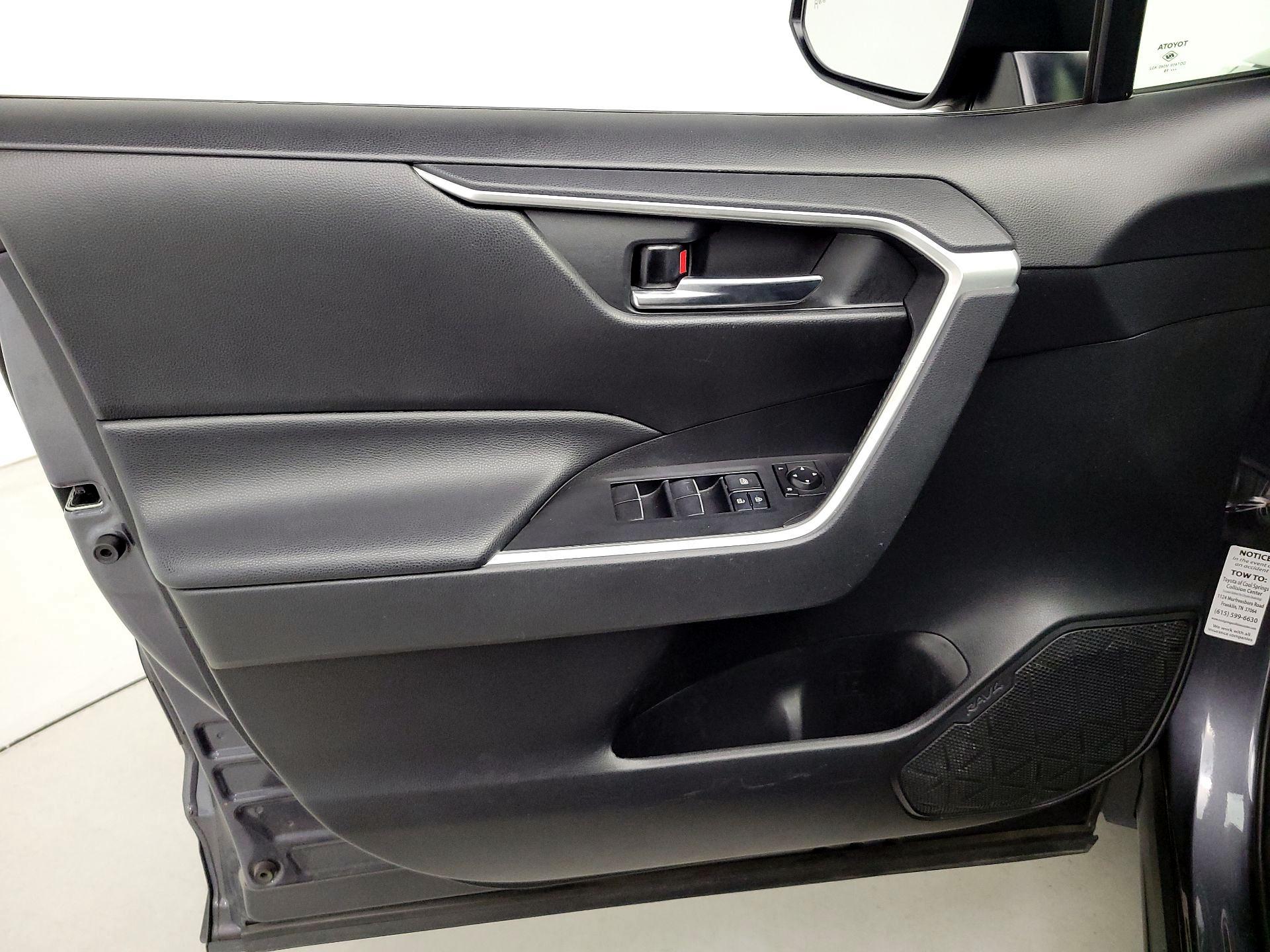 Thumbnail: 2019 Toyota RAV4 - 12