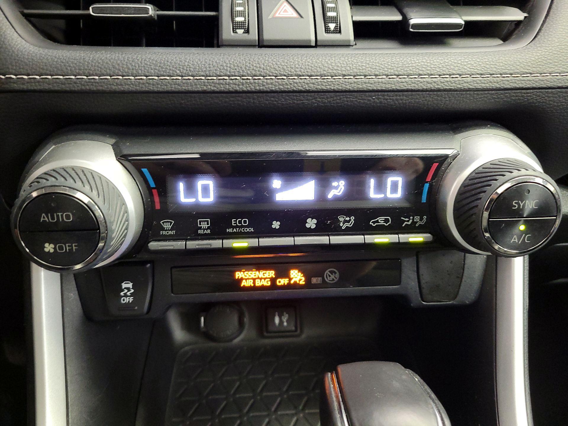 Thumbnail: 2019 Toyota RAV4 - 16