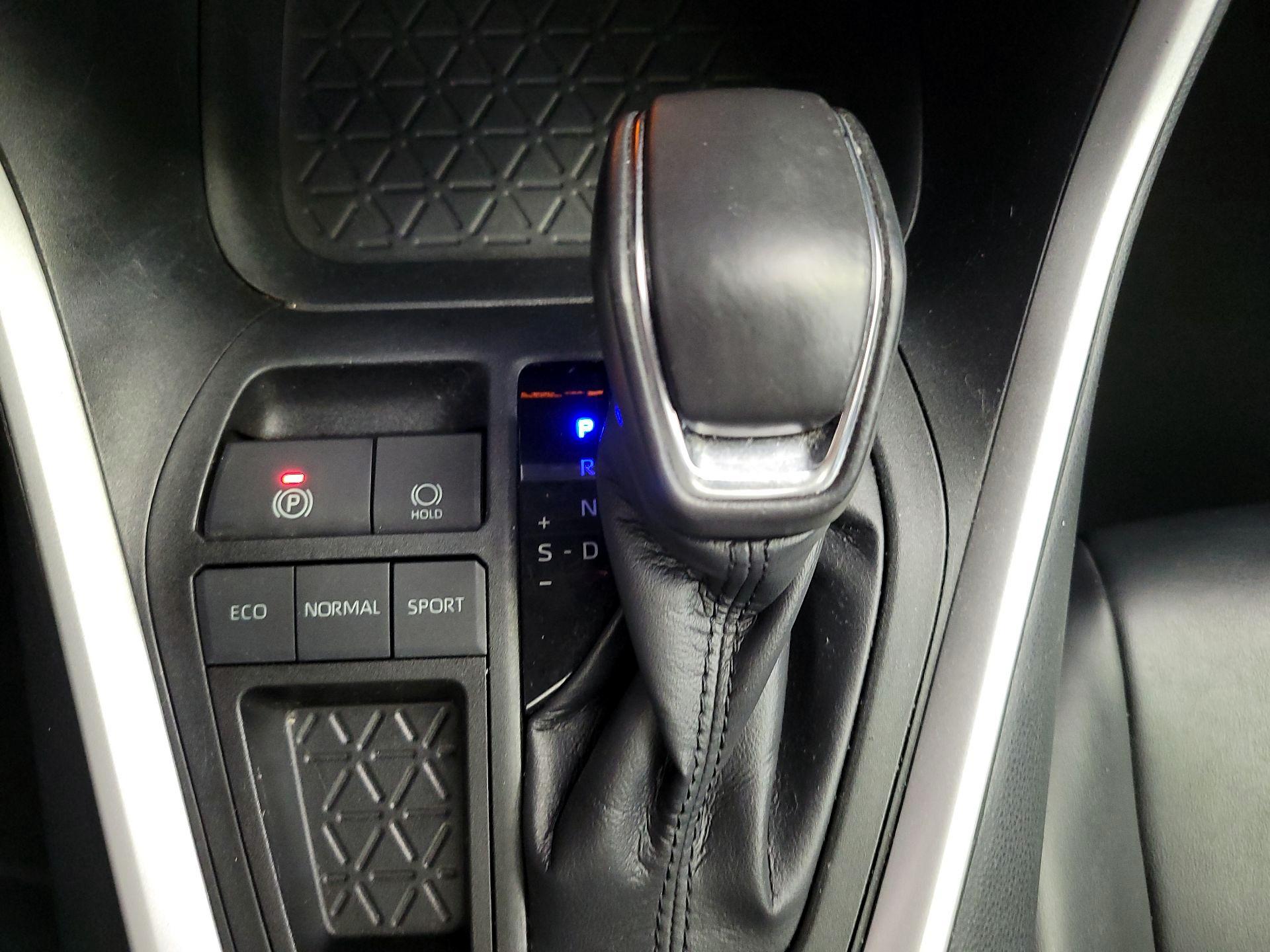 Thumbnail: 2019 Toyota RAV4 - 17