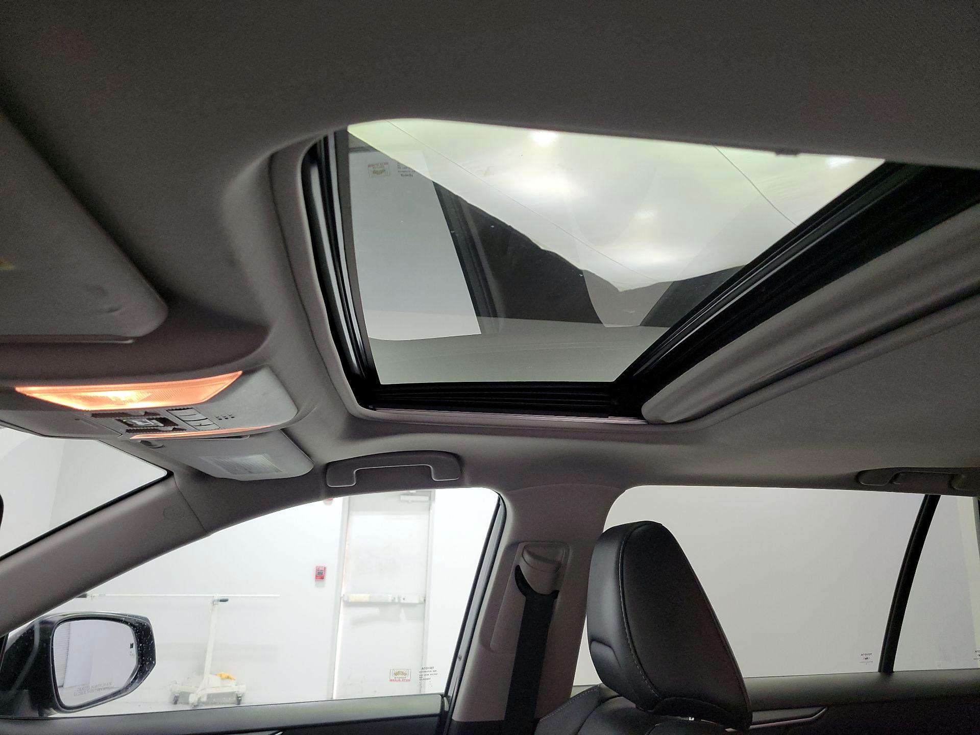 Thumbnail: 2019 Toyota RAV4 - 19