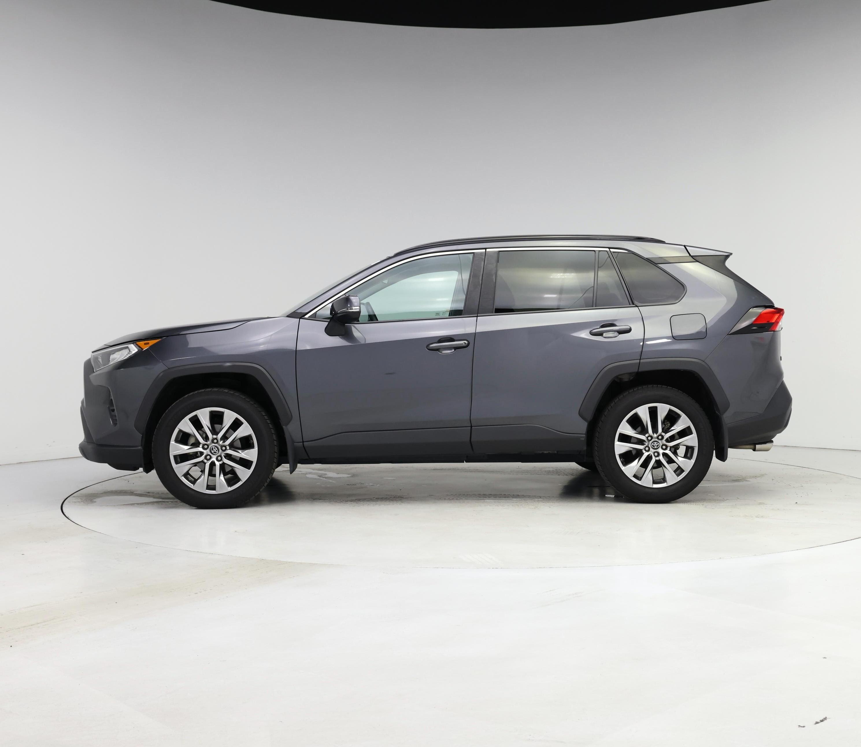 Thumbnail: 2019 Toyota RAV4 - 3