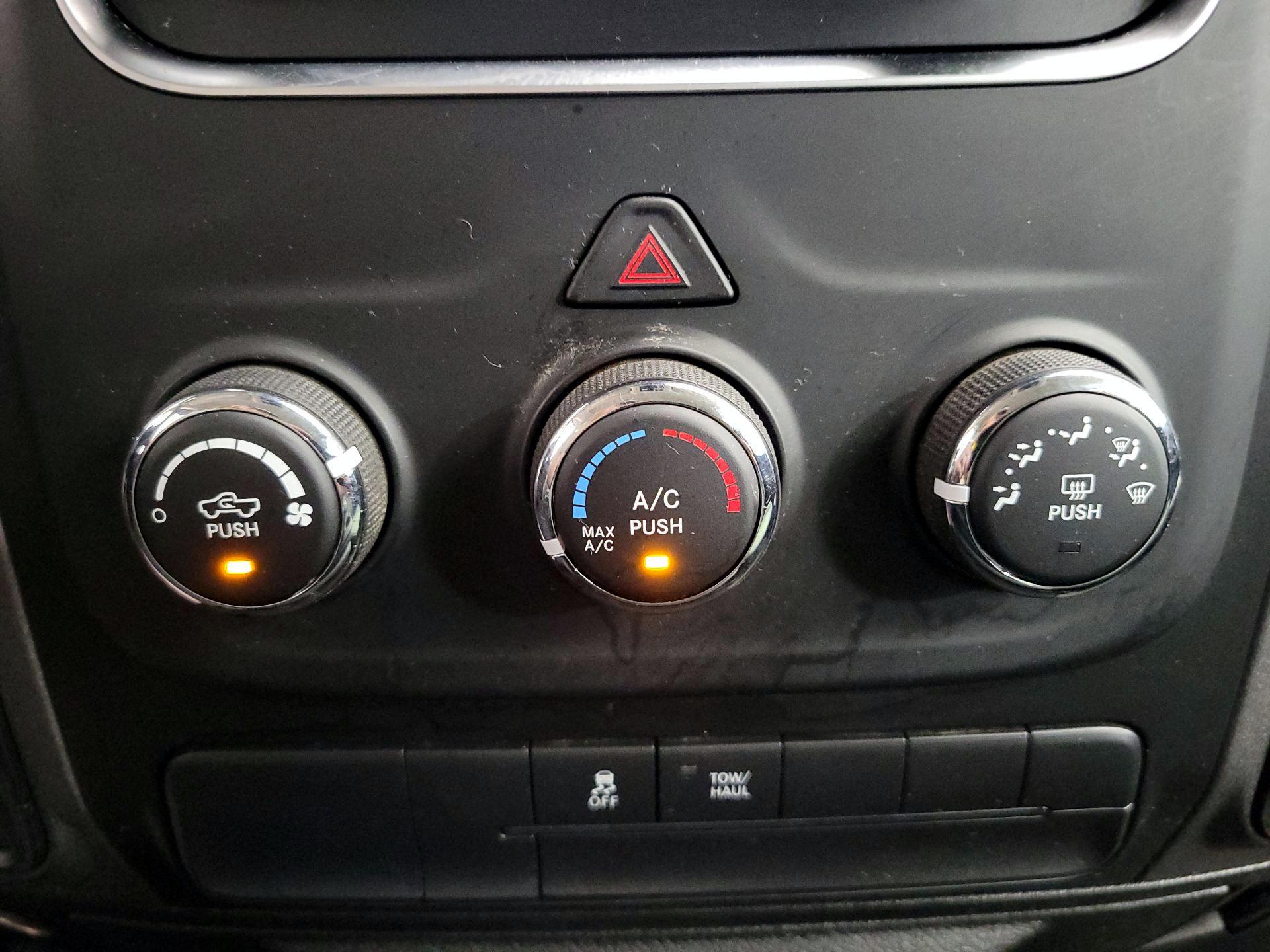Thumbnail: 2019 RAM 1500 Classic - 16