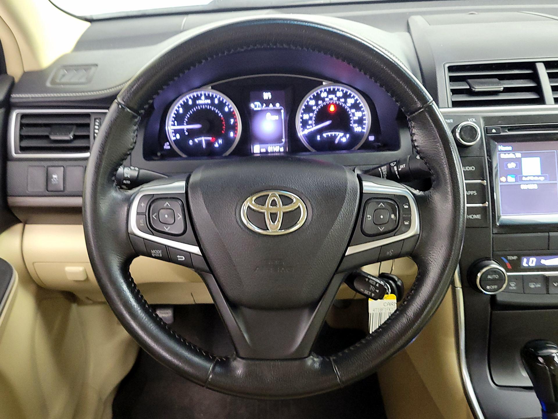 Thumbnail: 2016 Toyota Camry - 10