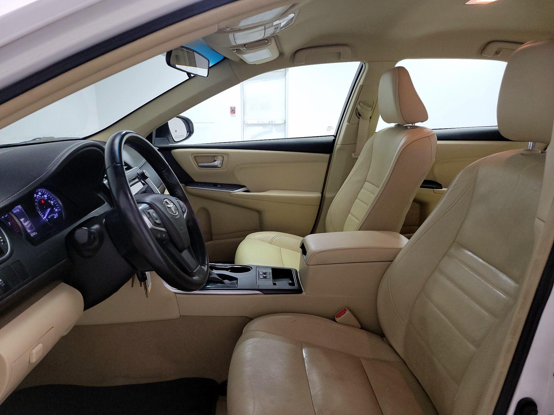 Thumbnail: 2016 Toyota Camry - 11