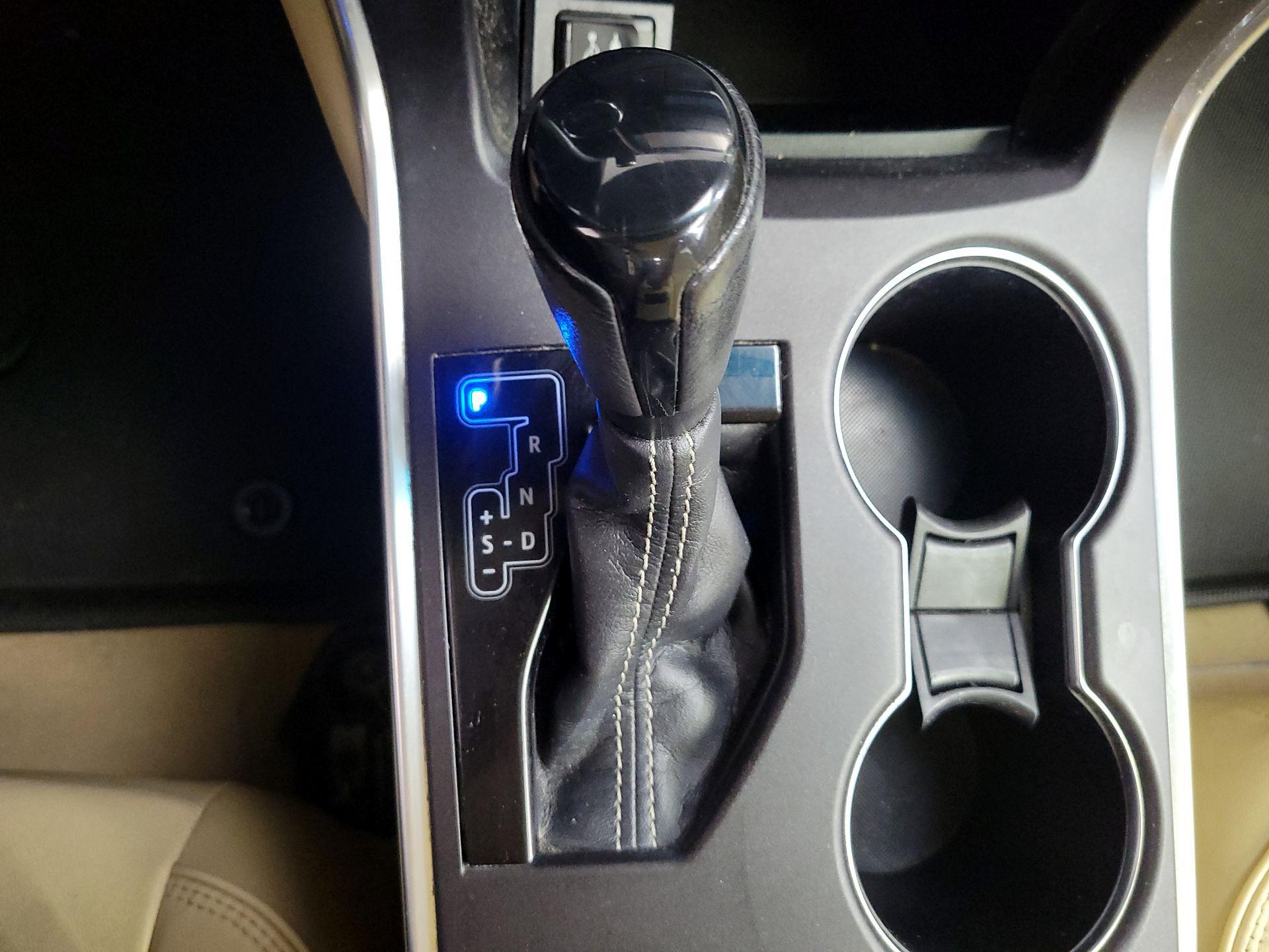 Thumbnail: 2016 Toyota Camry - 17
