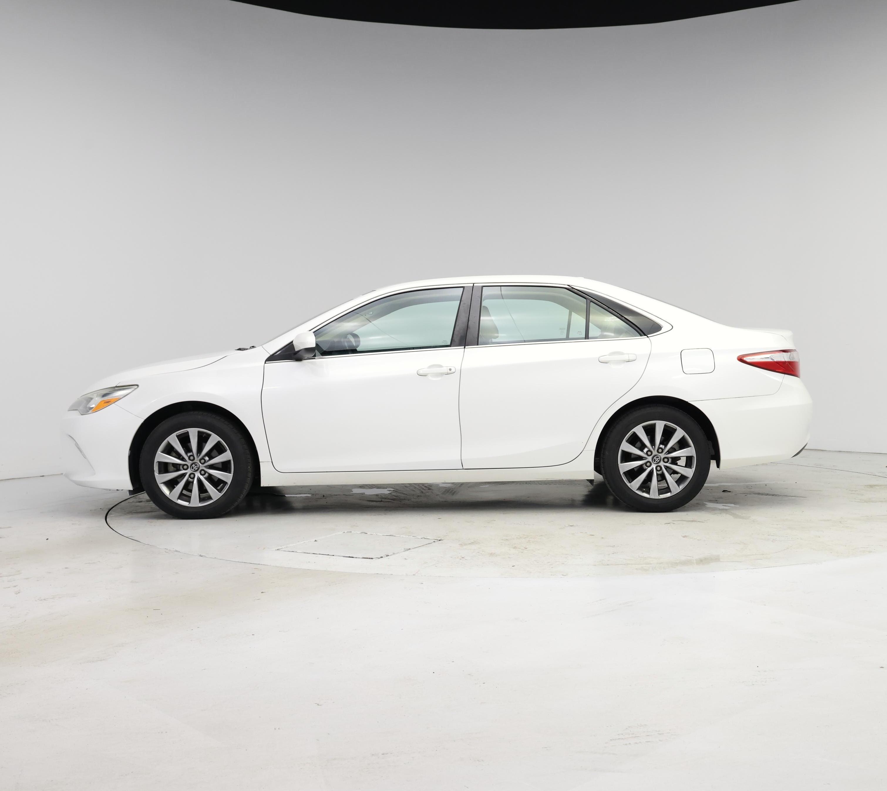 Thumbnail: 2016 Toyota Camry - 3