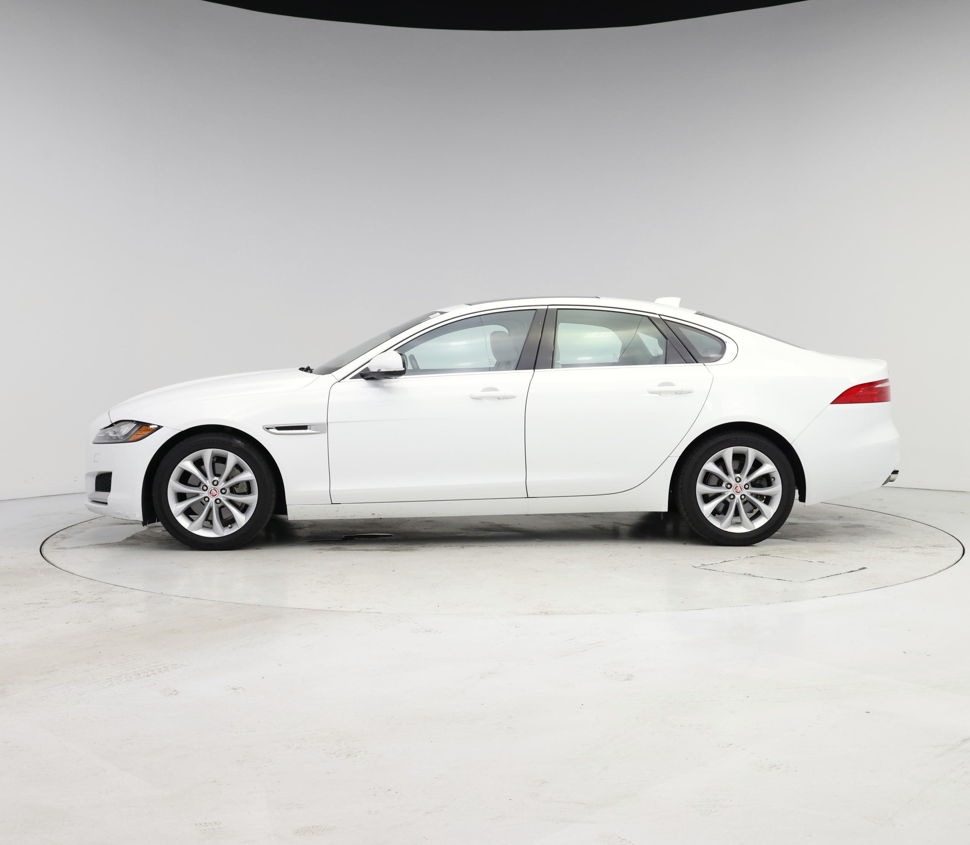 Thumbnail: 2017 Jaguar XF - 3