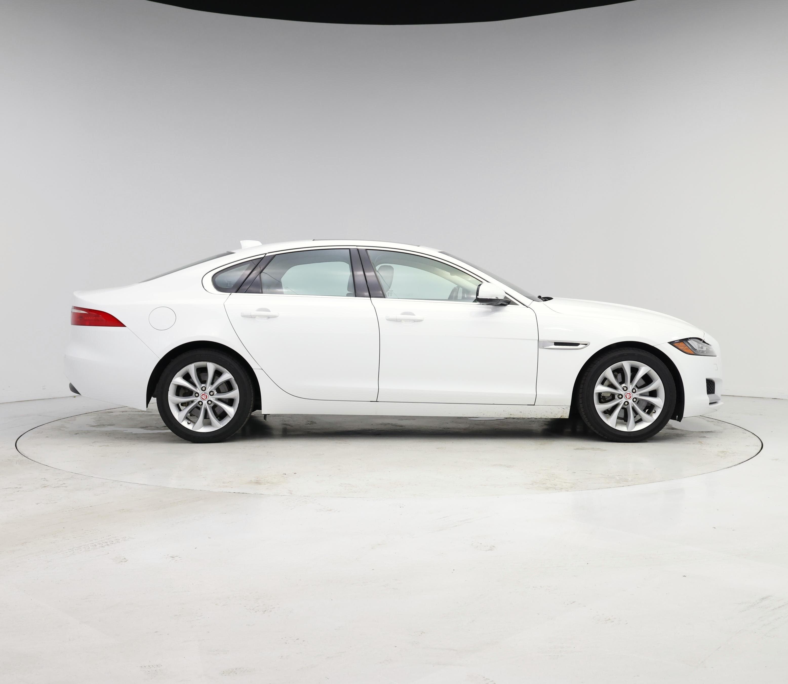 Thumbnail: 2017 Jaguar XF - 7