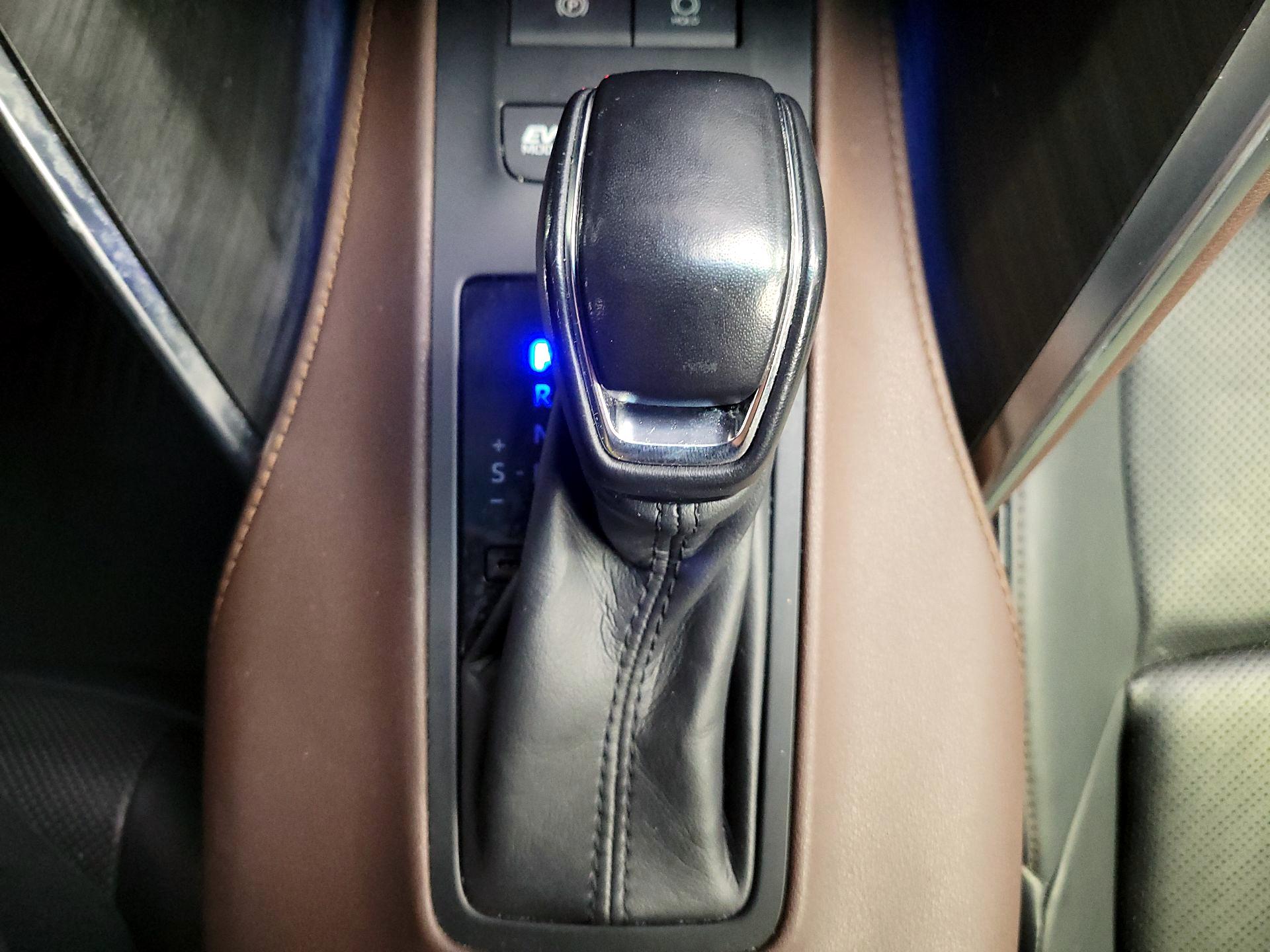 Thumbnail: 2021 Toyota Venza - 17