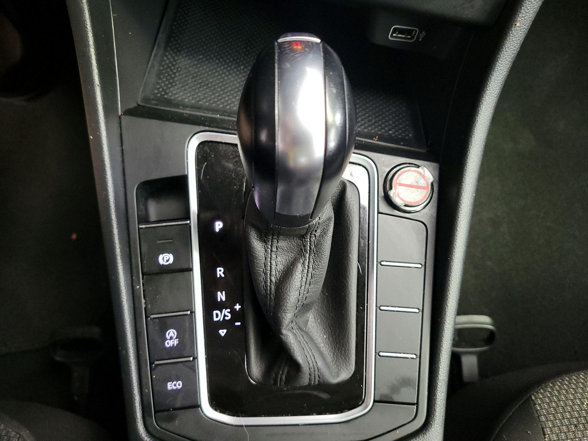 Thumbnail: 2019 Volkswagen Jetta - 17