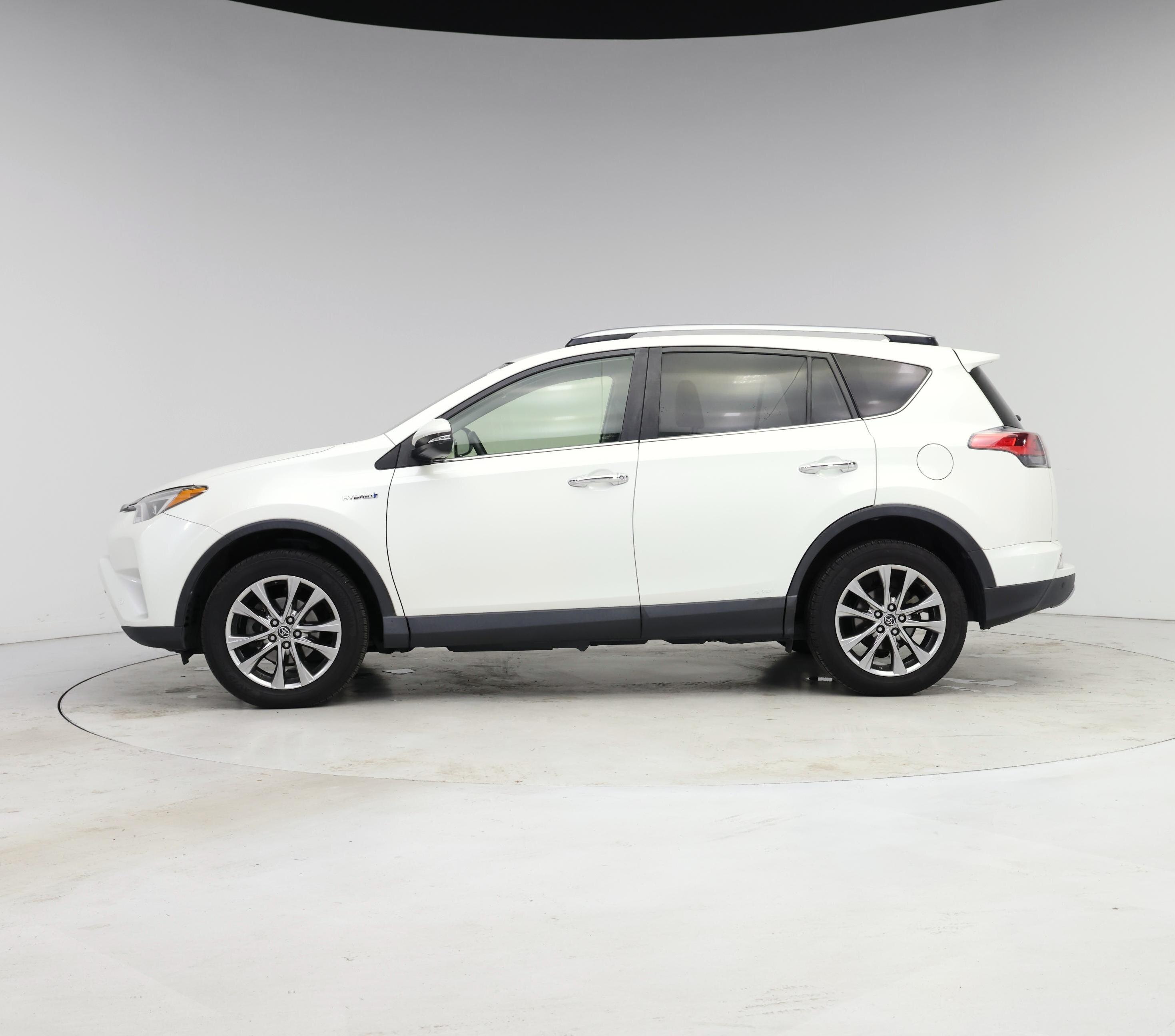 Thumbnail: 2017 Toyota RAV4 - 3