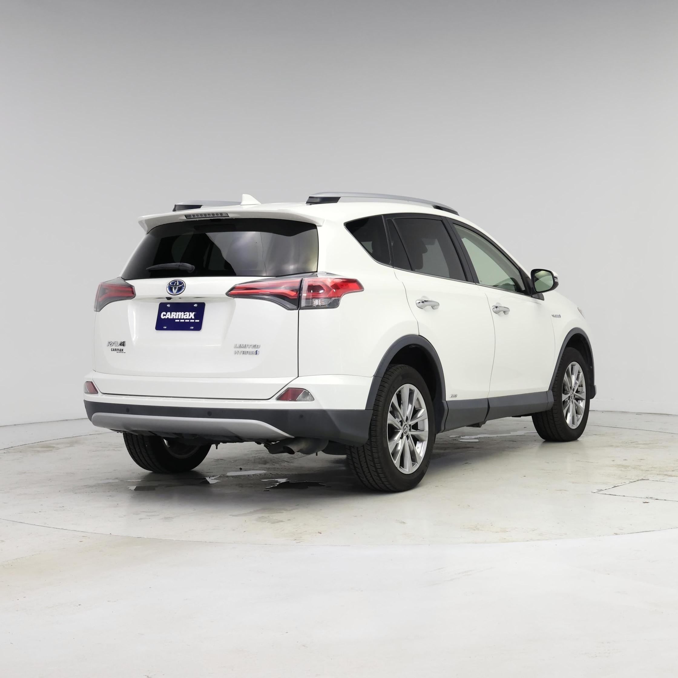 Thumbnail: 2017 Toyota RAV4 - 8