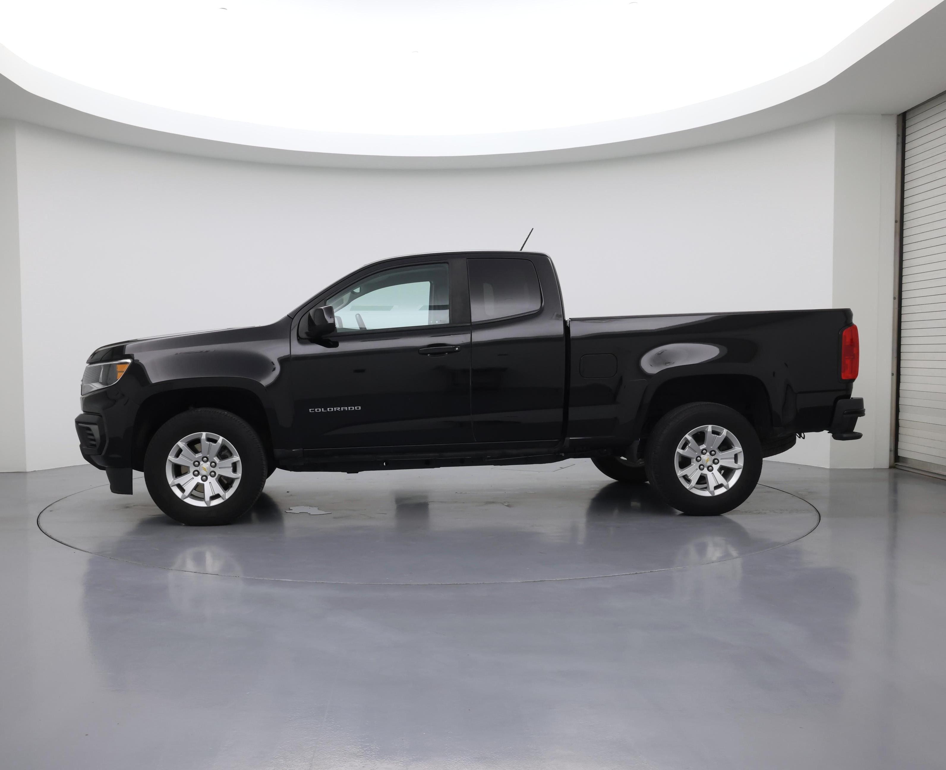 Thumbnail: 2022 Chevrolet Colorado - 3