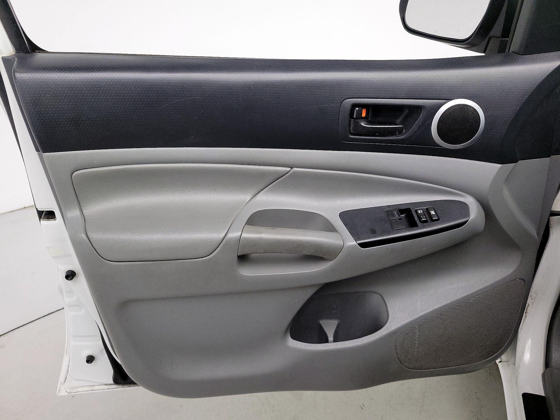 Thumbnail: 2013 Toyota Tacoma - 12