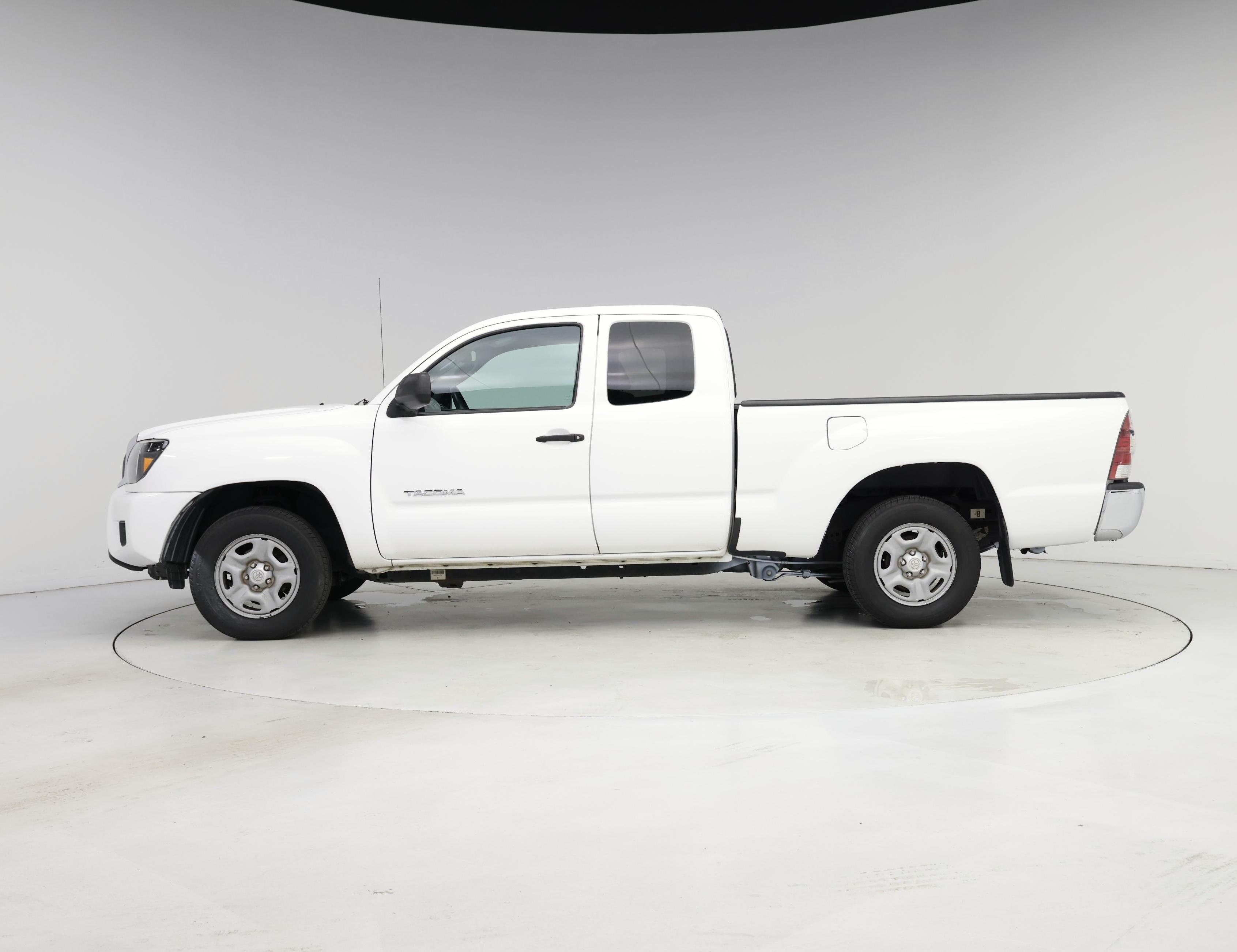 Thumbnail: 2013 Toyota Tacoma - 3