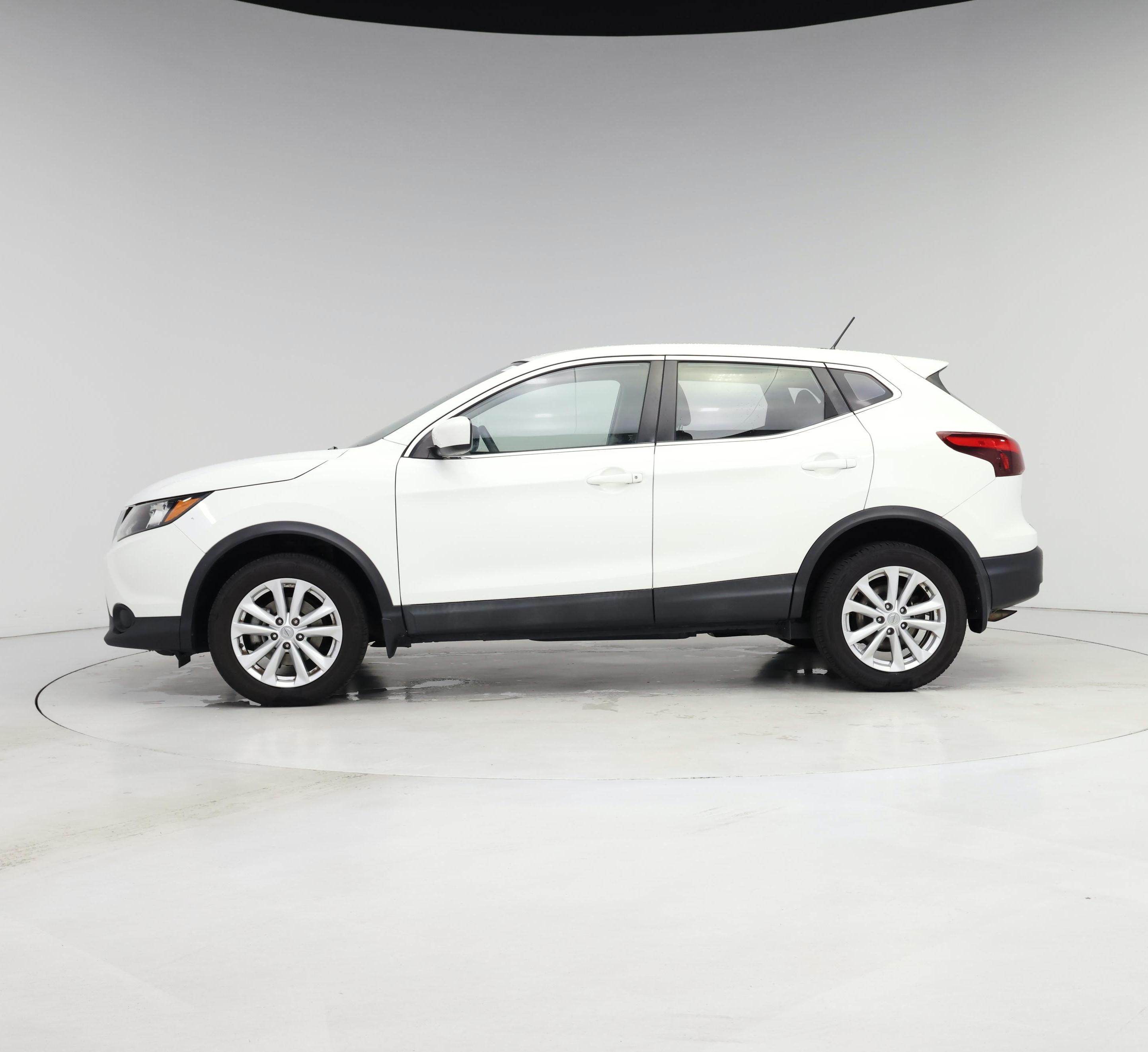Thumbnail: 2018 Nissan Rogue Sport - 3