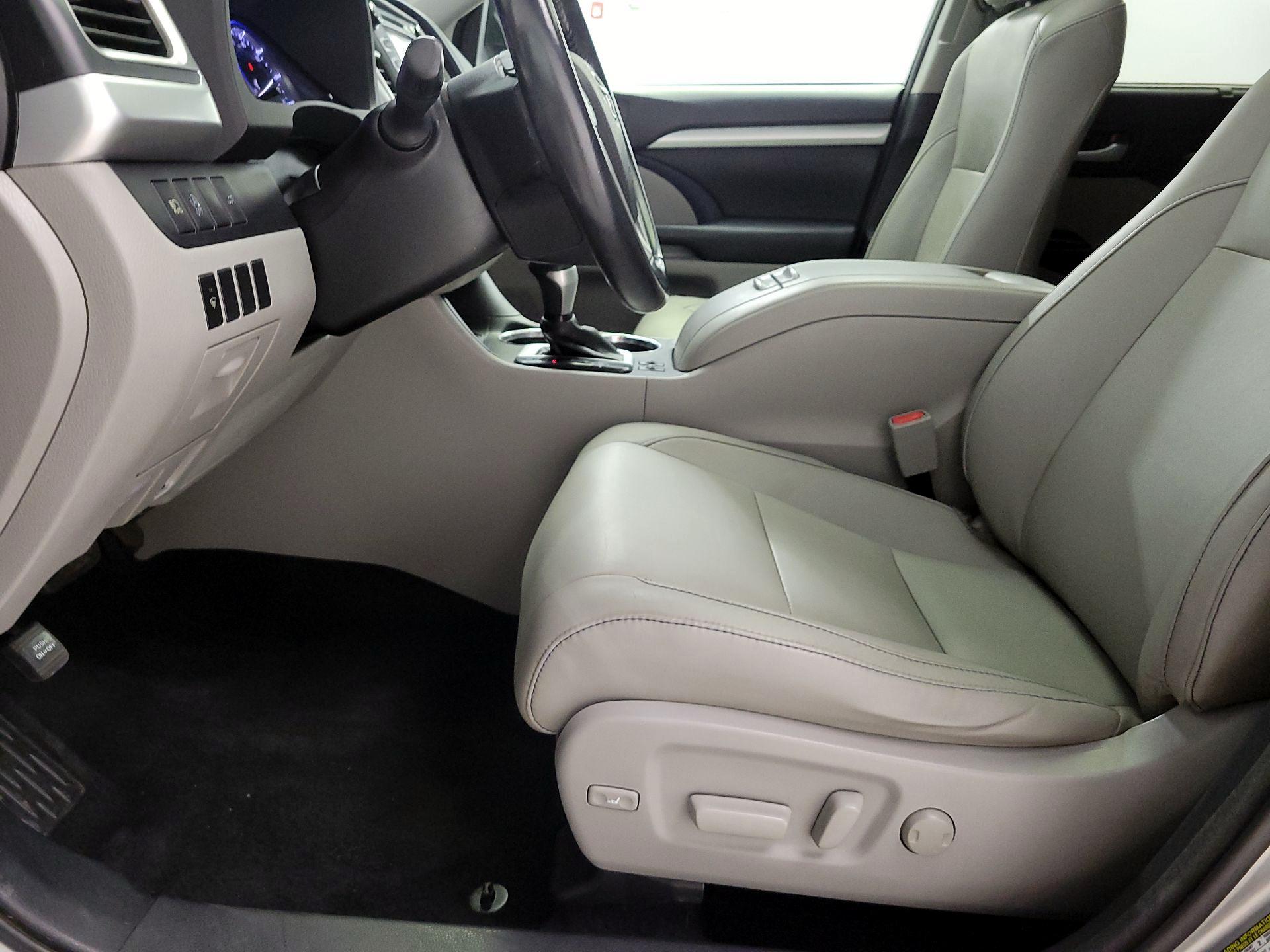 Thumbnail: 2017 Toyota Highlander - 11