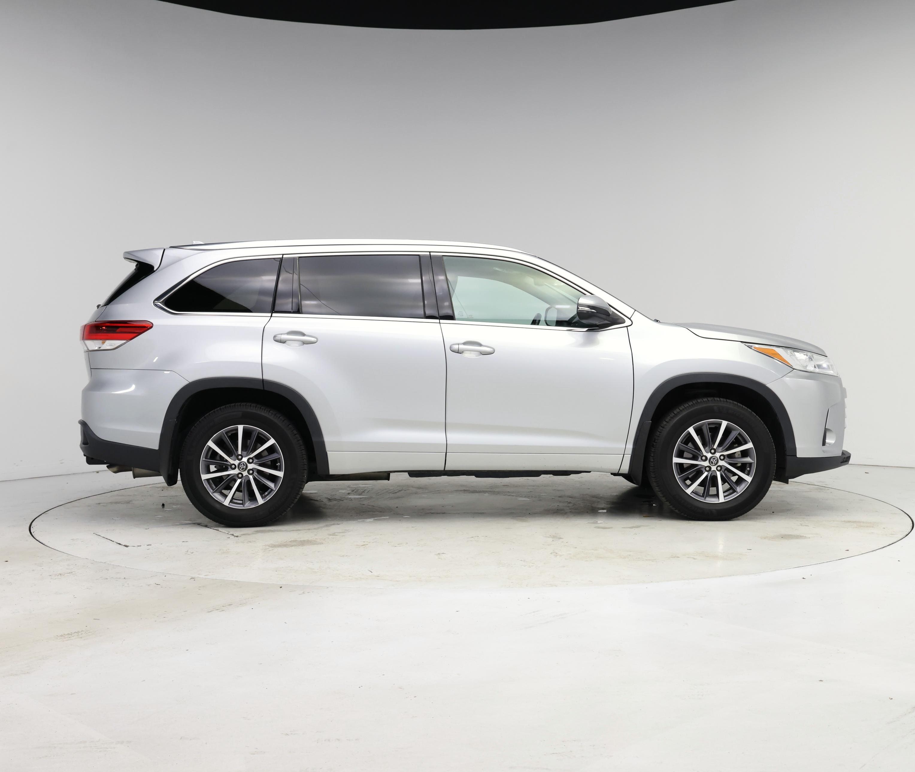 Thumbnail: 2017 Toyota Highlander - 7