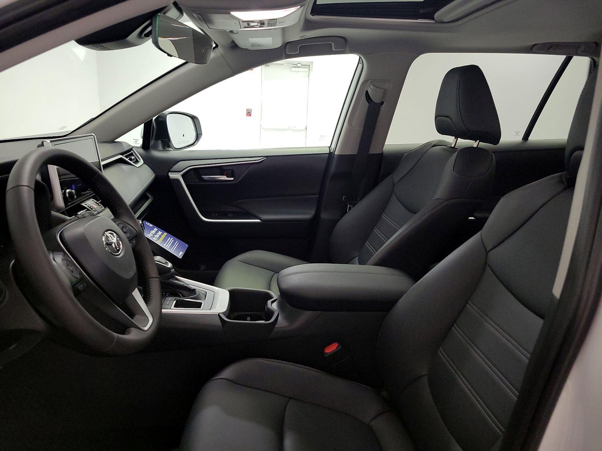 Thumbnail: 2025 Toyota RAV4 - 11