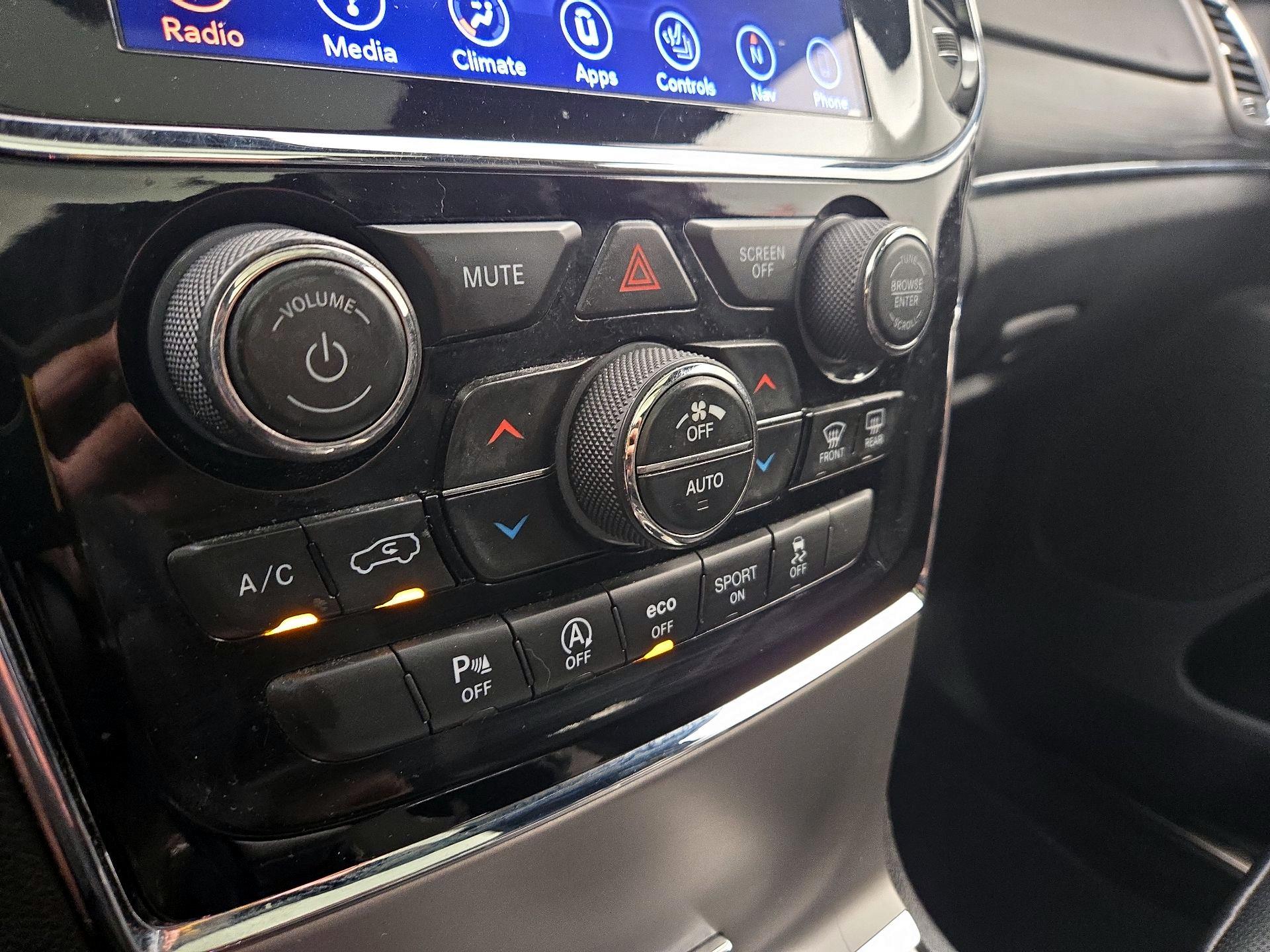 Thumbnail: 2019 Jeep Grand Cherokee - 17