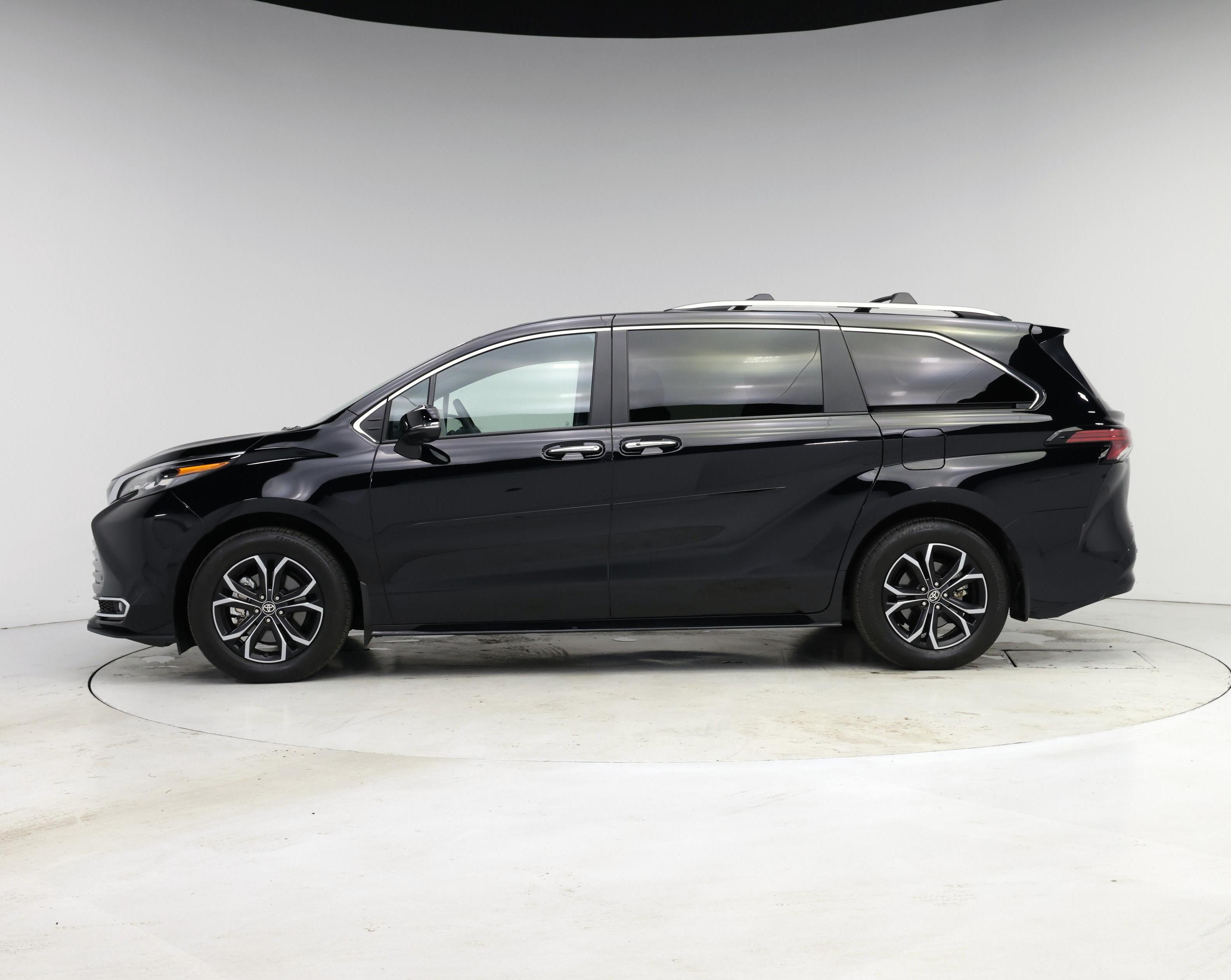 Thumbnail: 2025 Toyota Sienna - 3