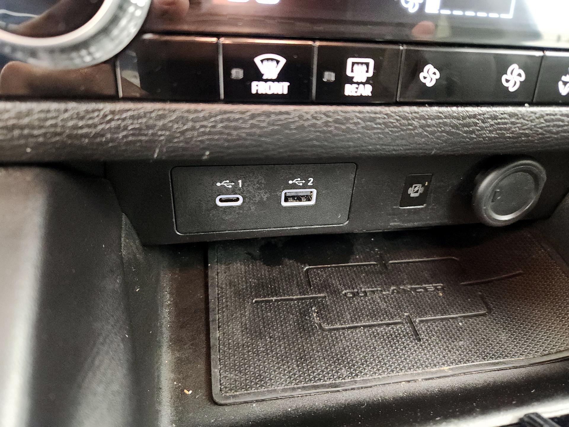 Thumbnail: 2024 Mitsubishi Outlander - 19