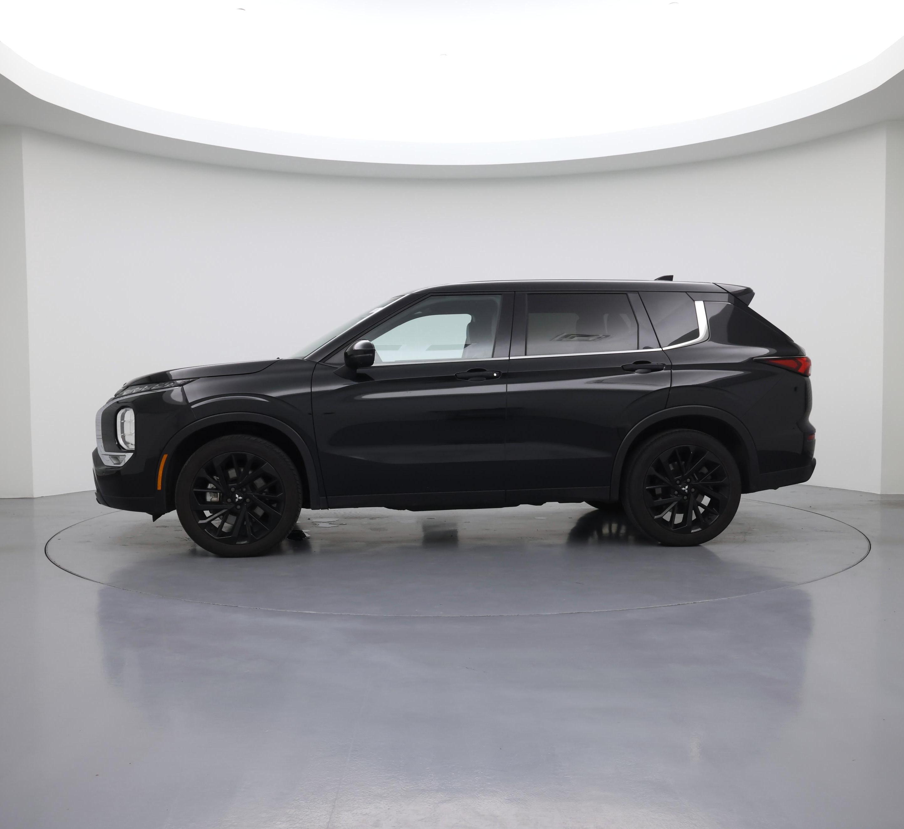 Thumbnail: 2024 Mitsubishi Outlander - 3