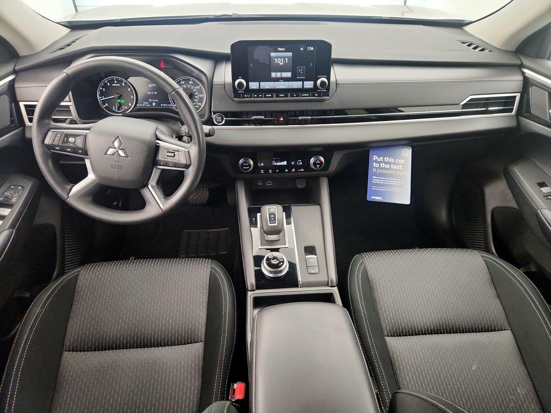 Thumbnail: 2024 Mitsubishi Outlander - 9