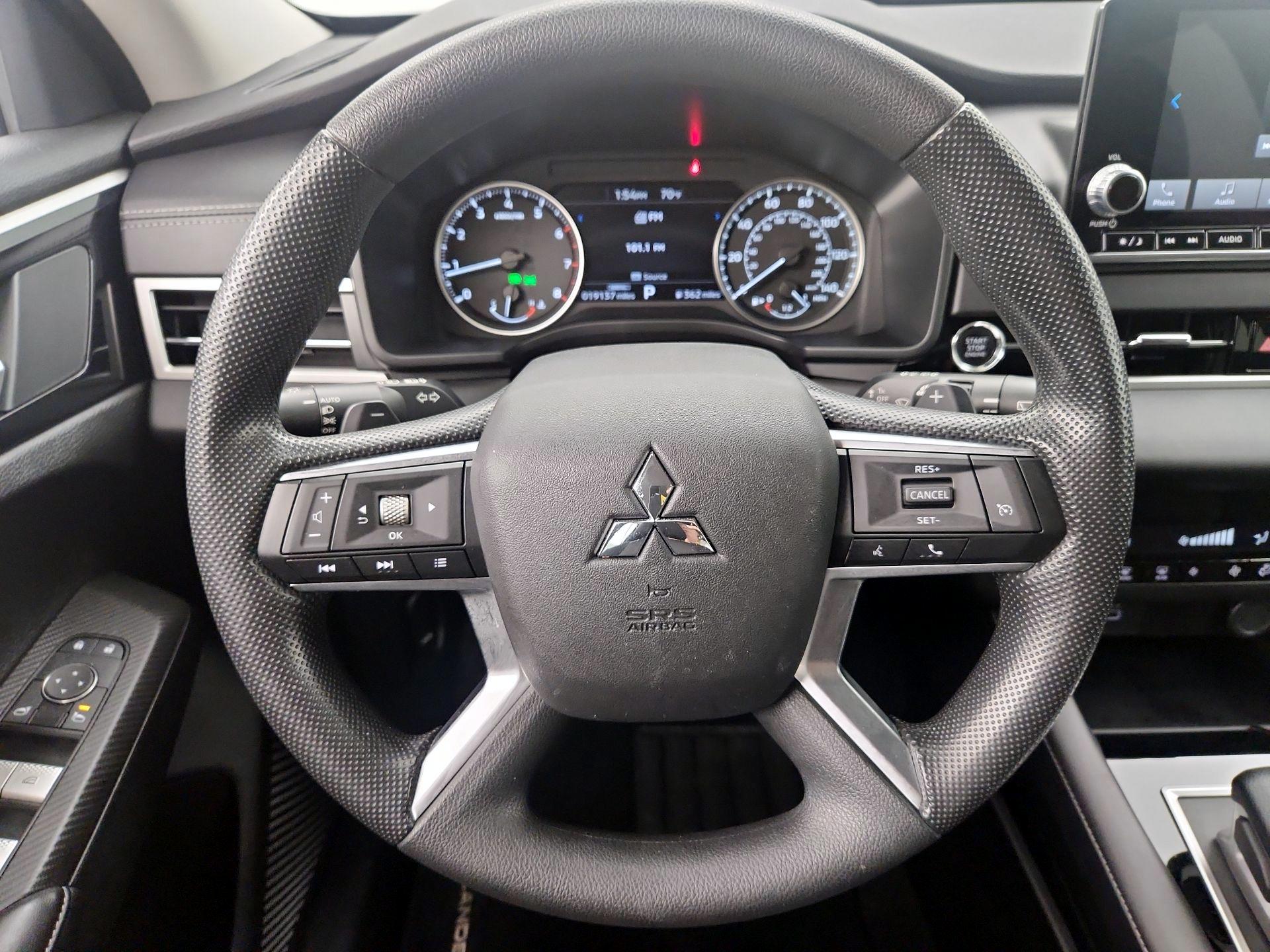 Thumbnail: 2024 Mitsubishi Outlander - 10