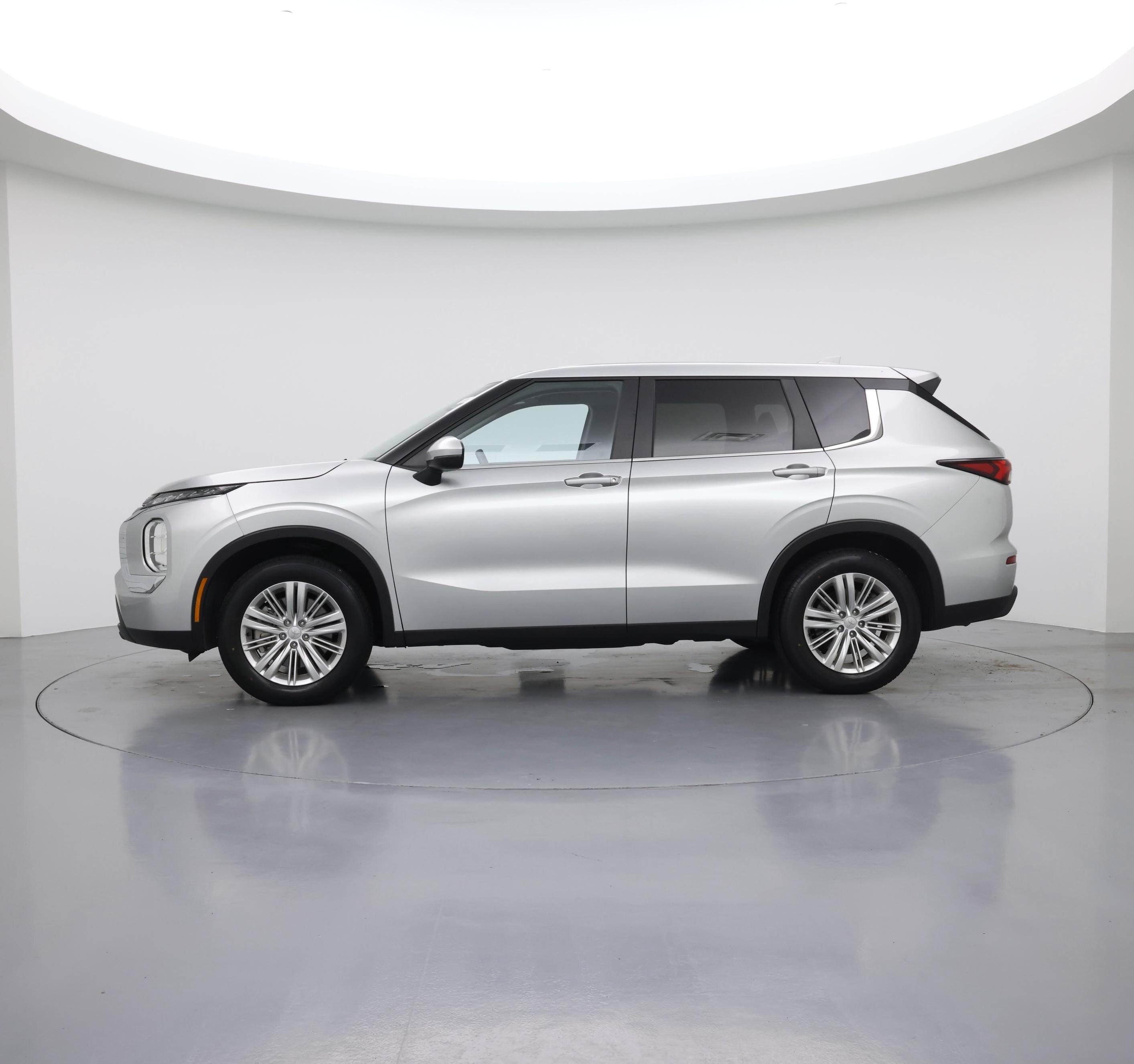 Thumbnail: 2024 Mitsubishi Outlander - 3