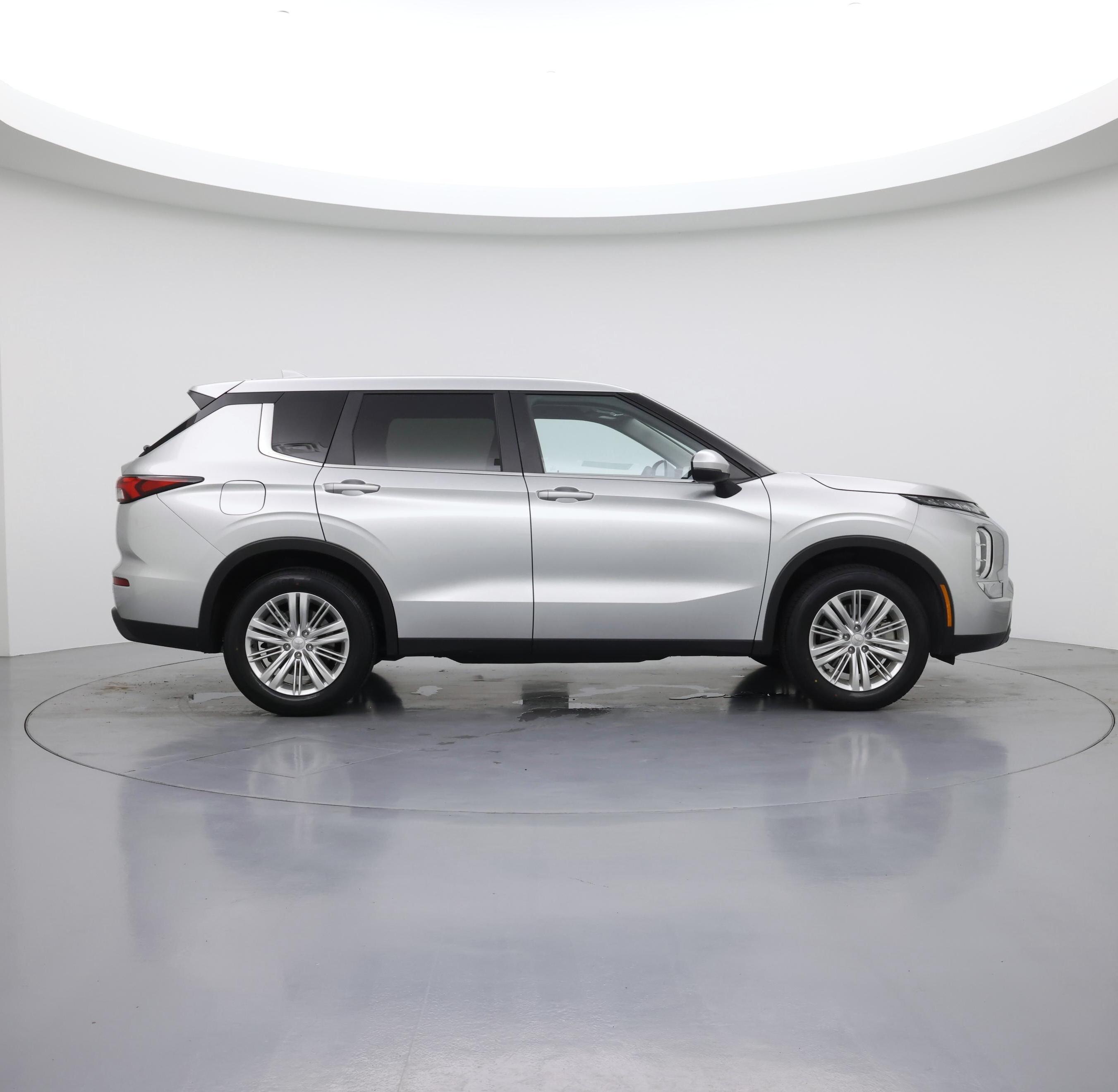 Thumbnail: 2024 Mitsubishi Outlander - 7