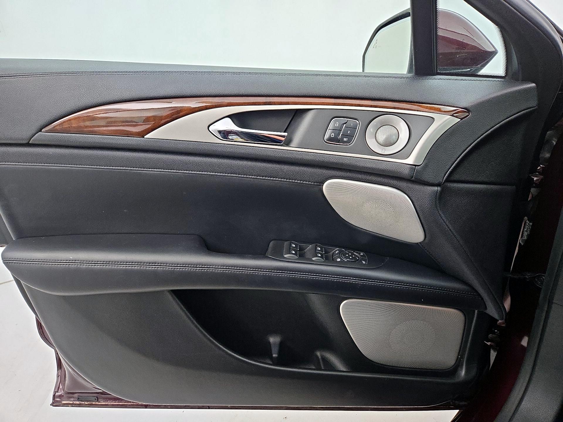Thumbnail: 2017 Lincoln MKZ - 12