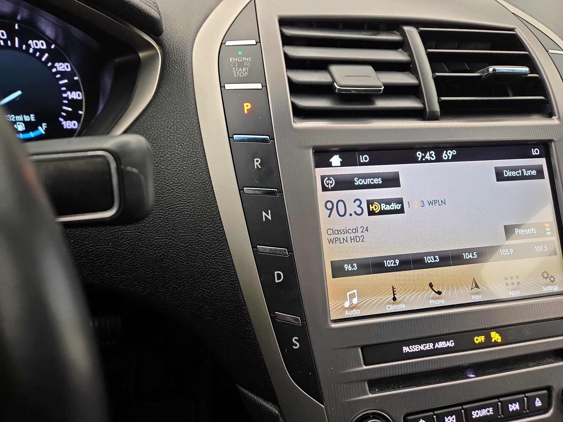 Thumbnail: 2017 Lincoln MKZ - 18