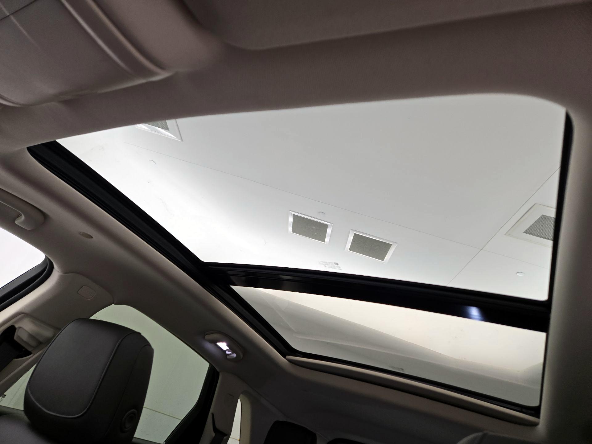 Thumbnail: 2019 Cadillac XT5 - 19