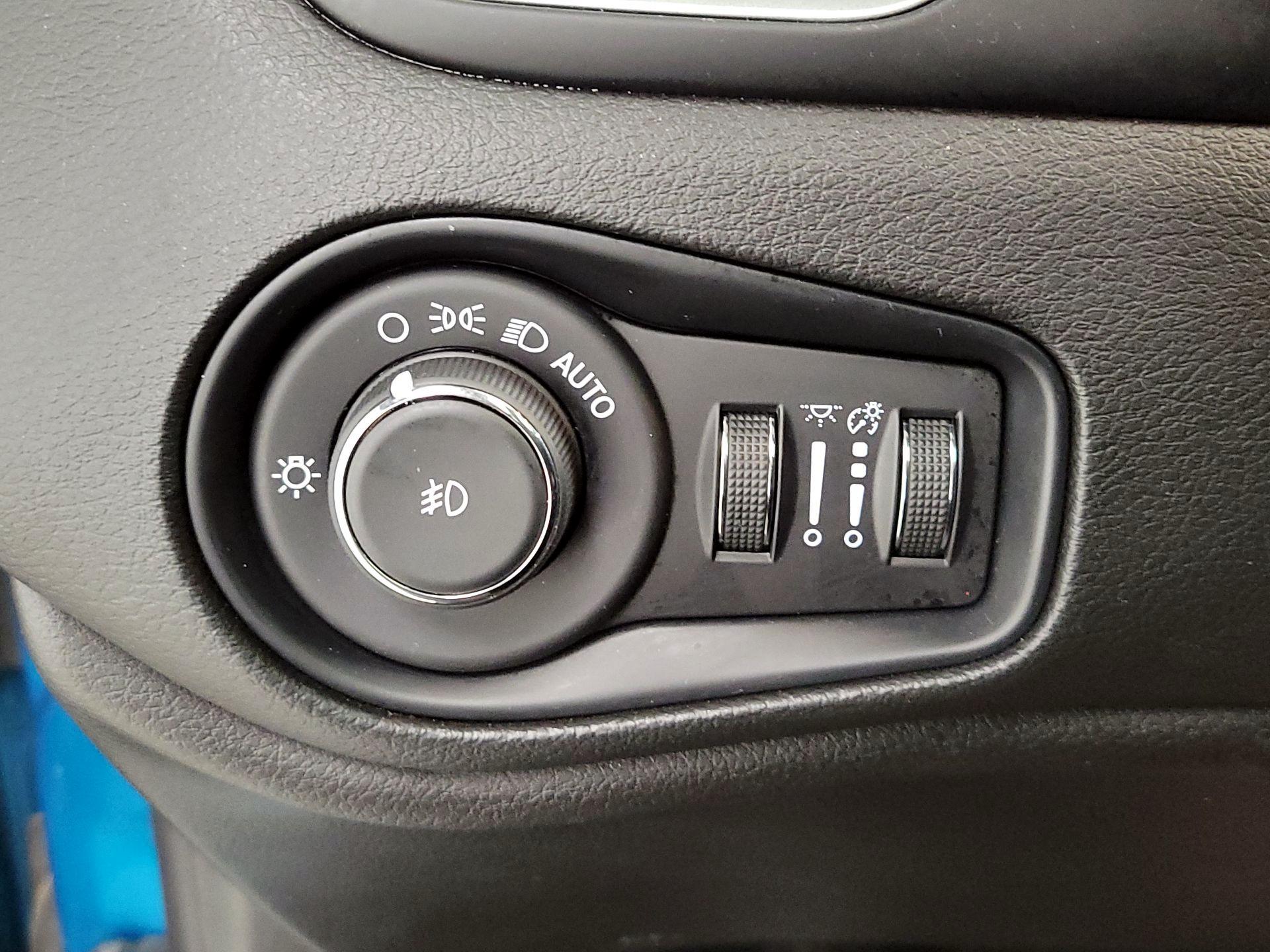 Thumbnail: 2021 Jeep Renegade - 14