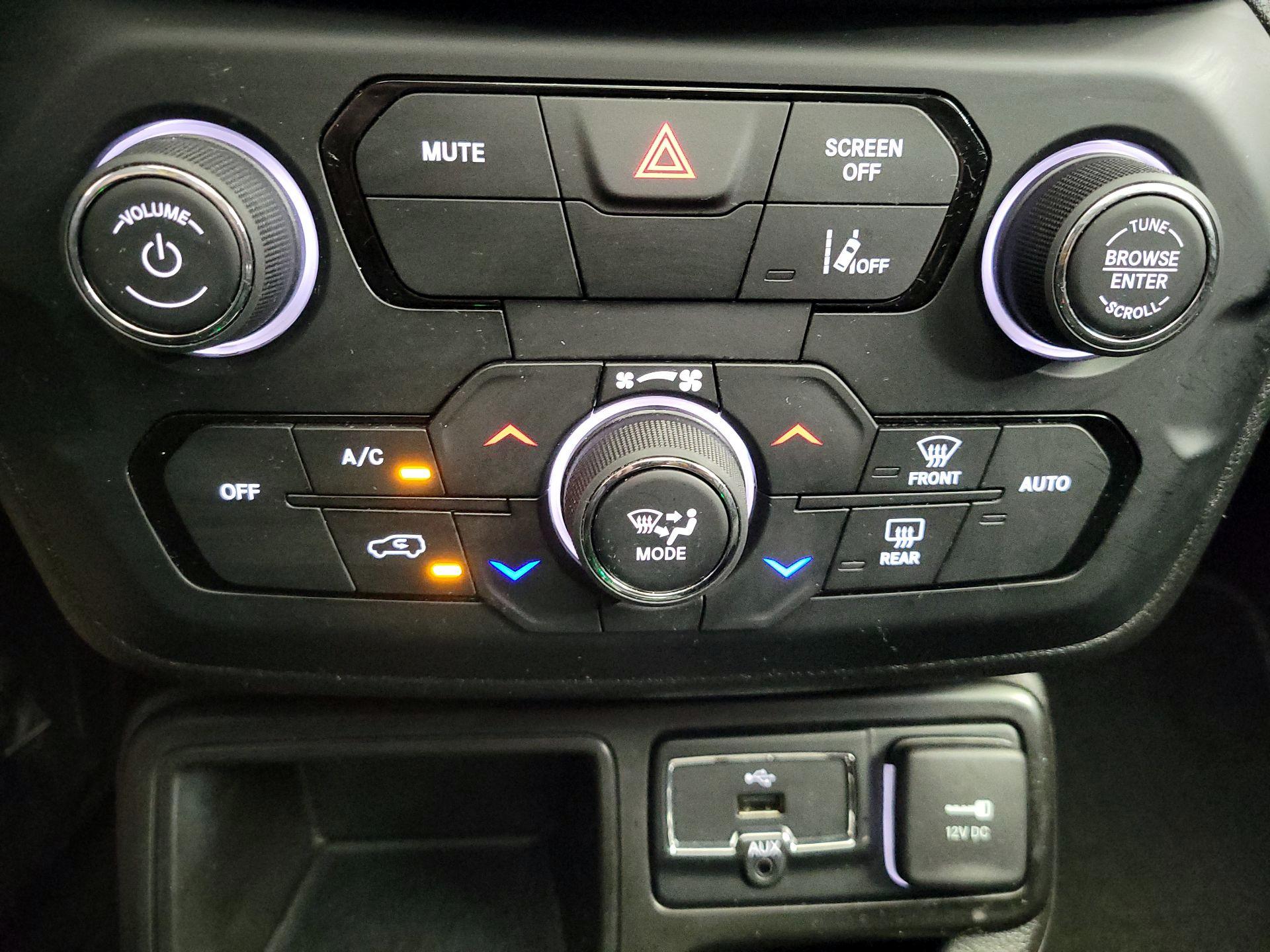 Thumbnail: 2021 Jeep Renegade - 17