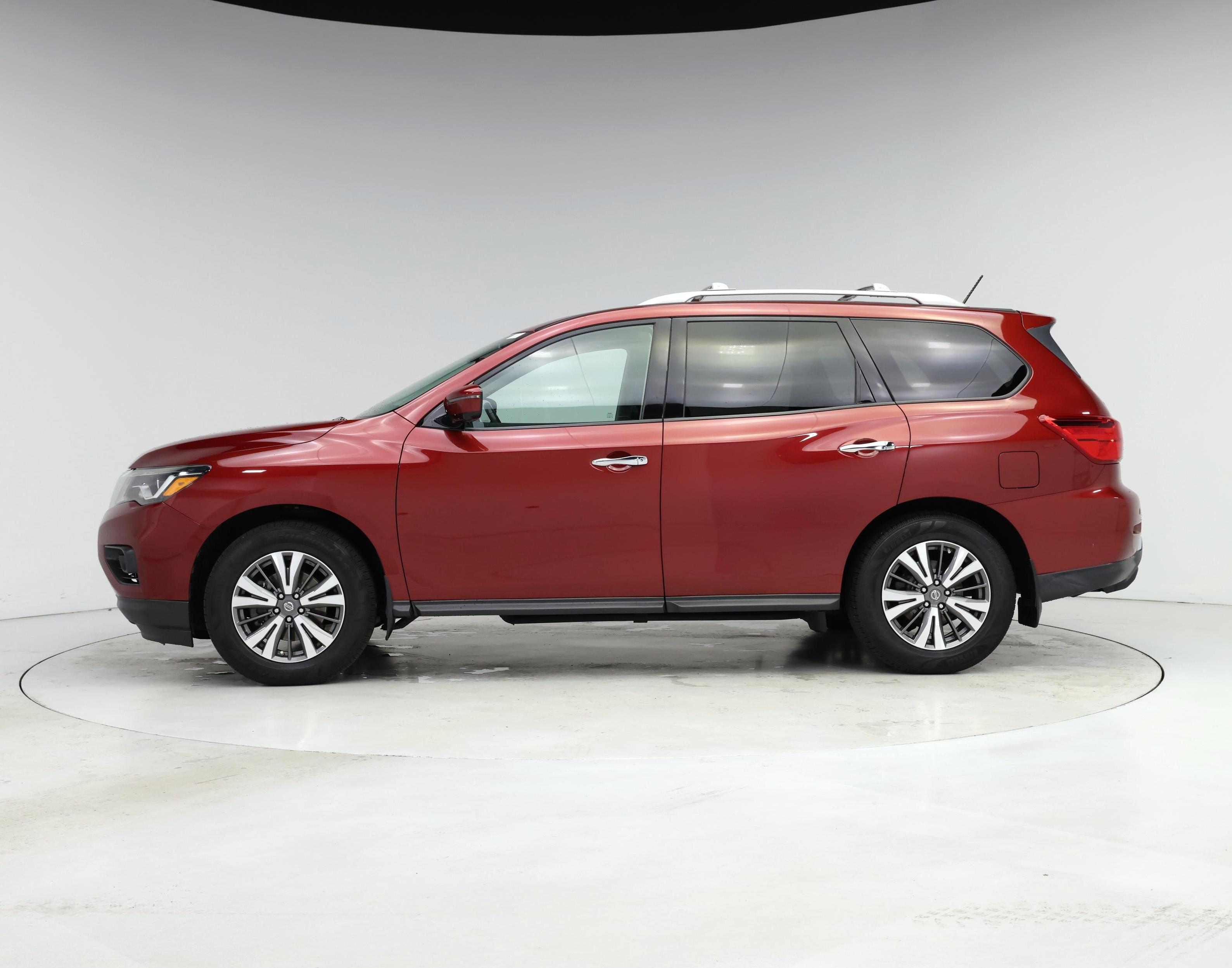 Thumbnail: 2017 Nissan Pathfinder - 3