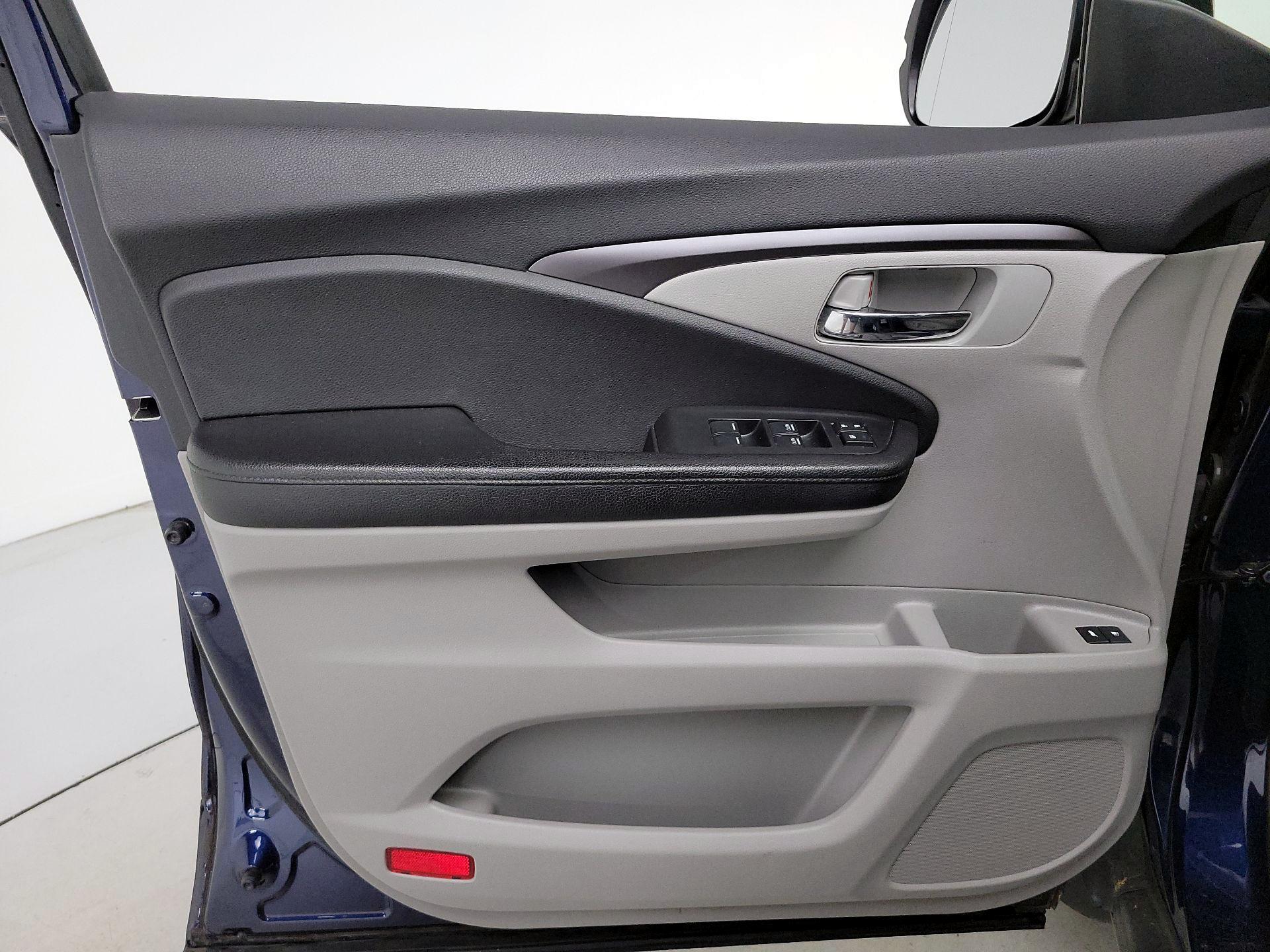 Thumbnail: 2016 Honda Pilot - 12