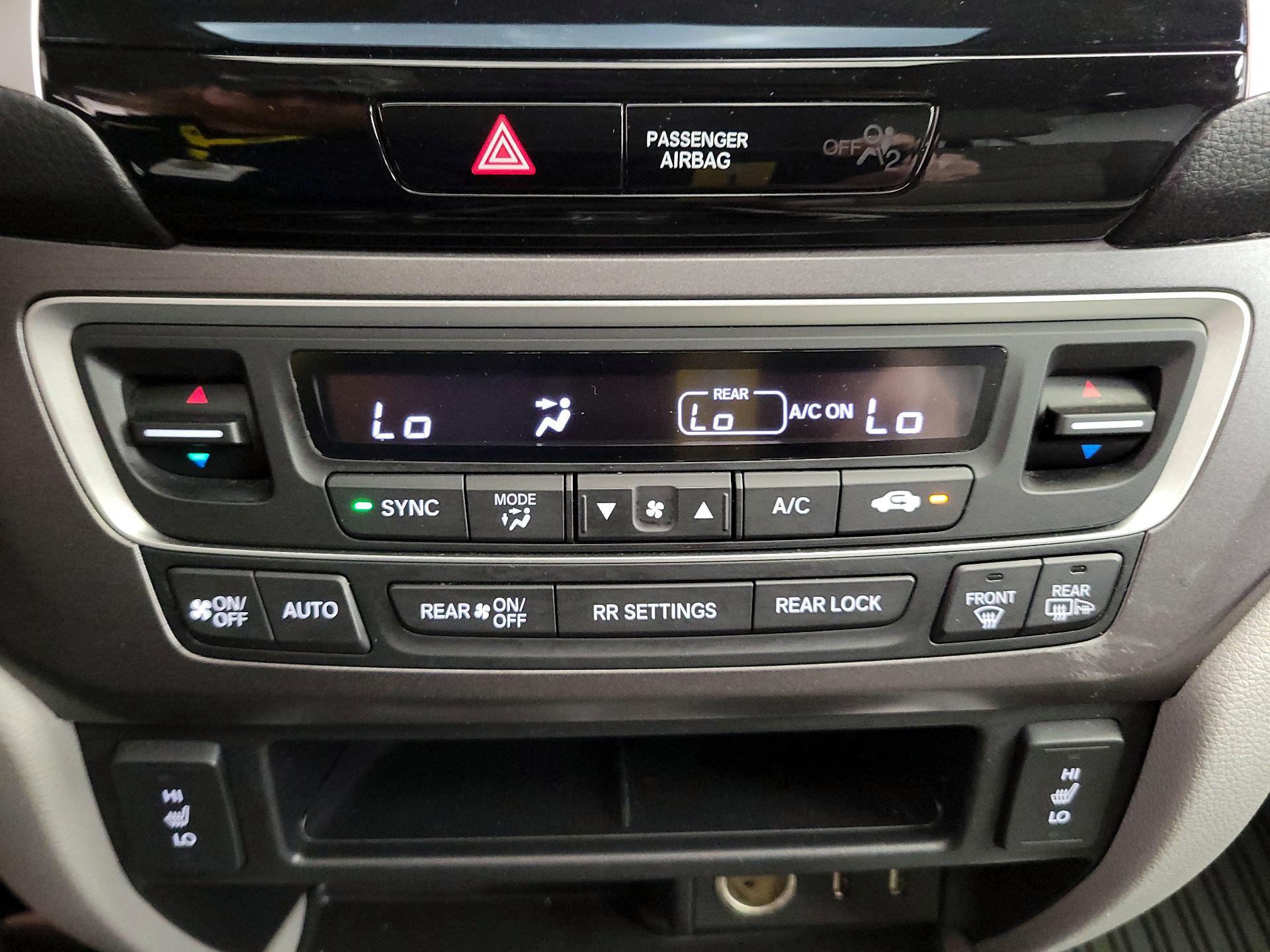 Thumbnail: 2016 Honda Pilot - 16