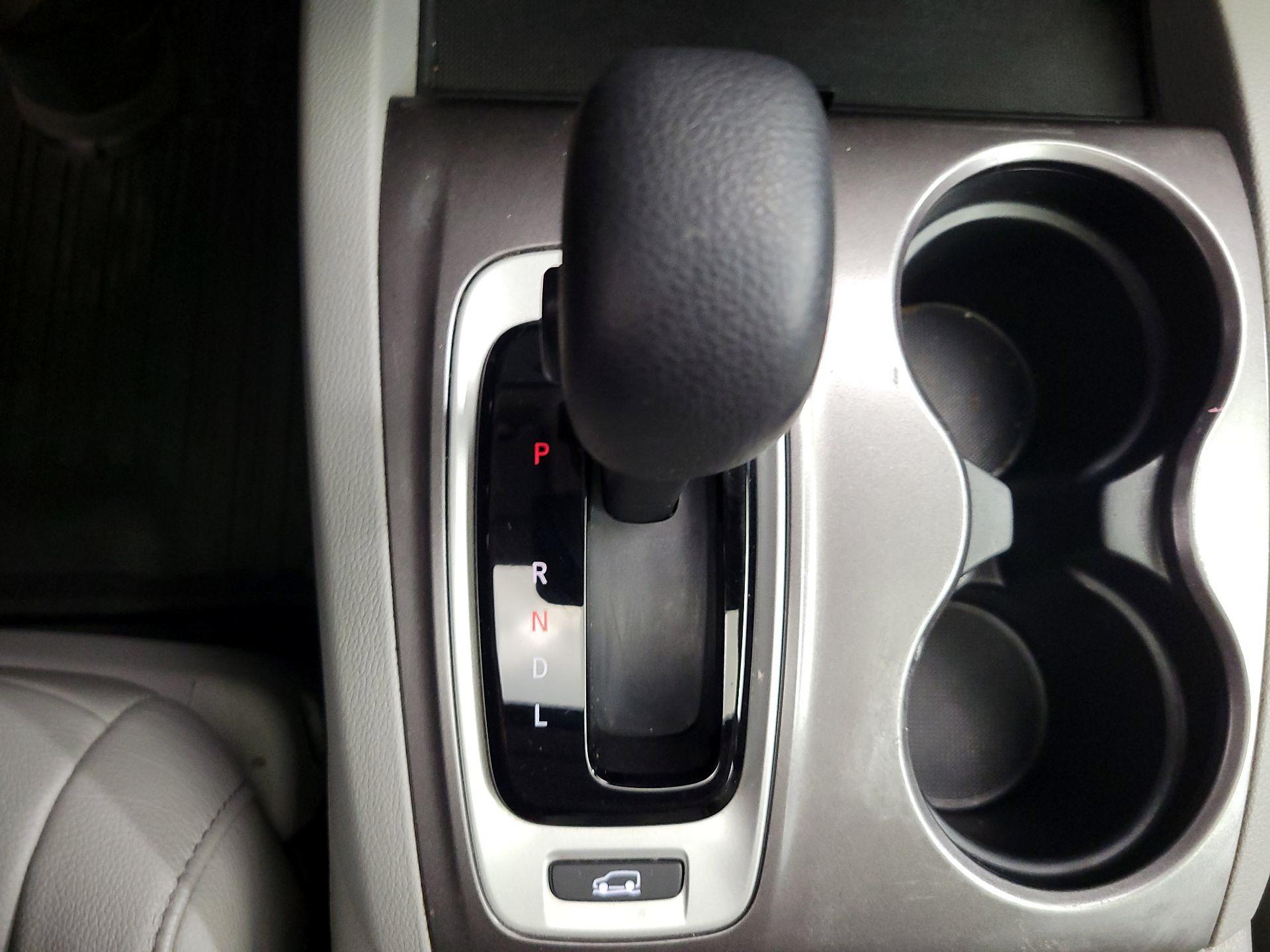 Thumbnail: 2016 Honda Pilot - 17