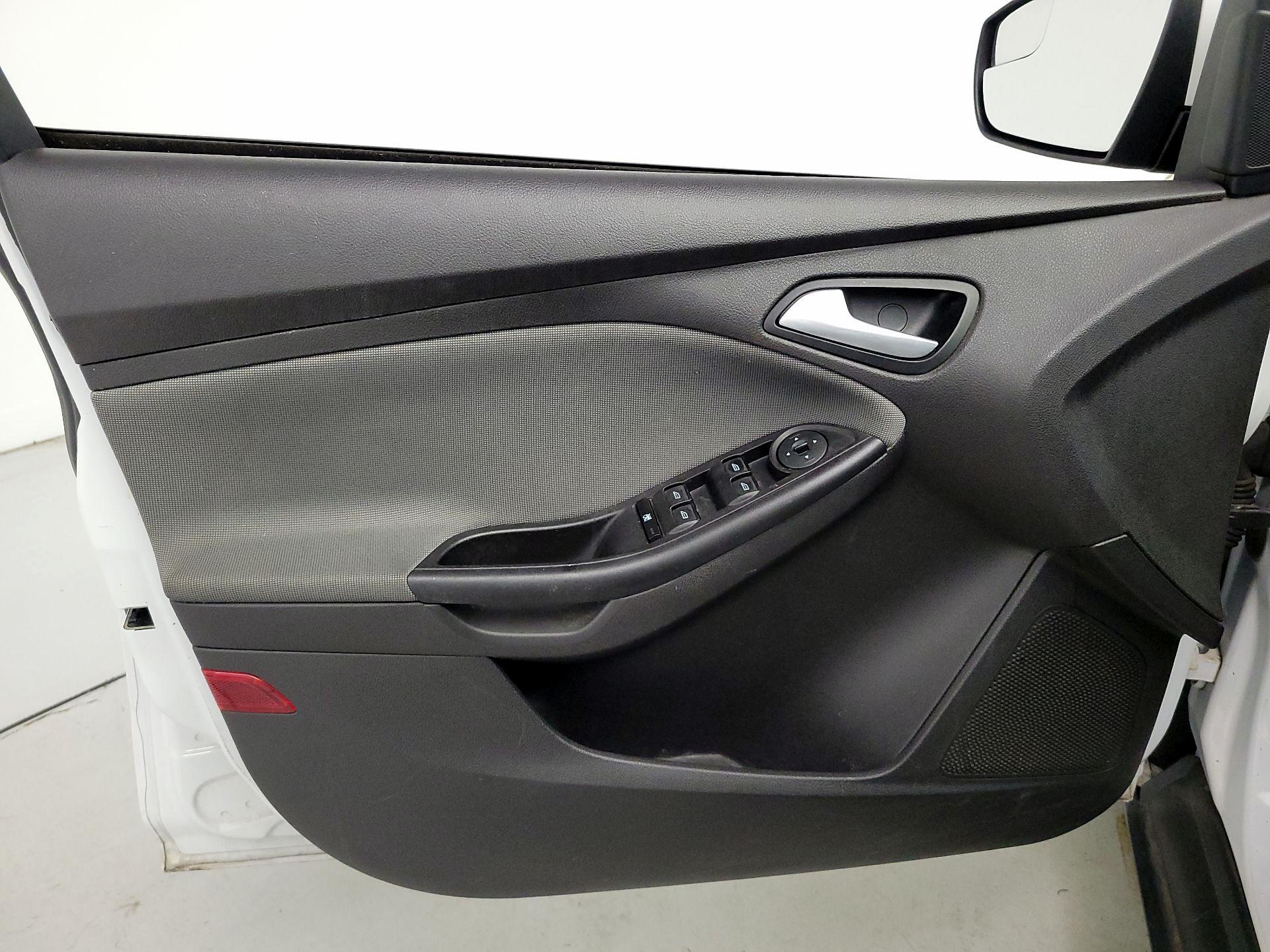 Thumbnail: 2014 Ford Focus - 12