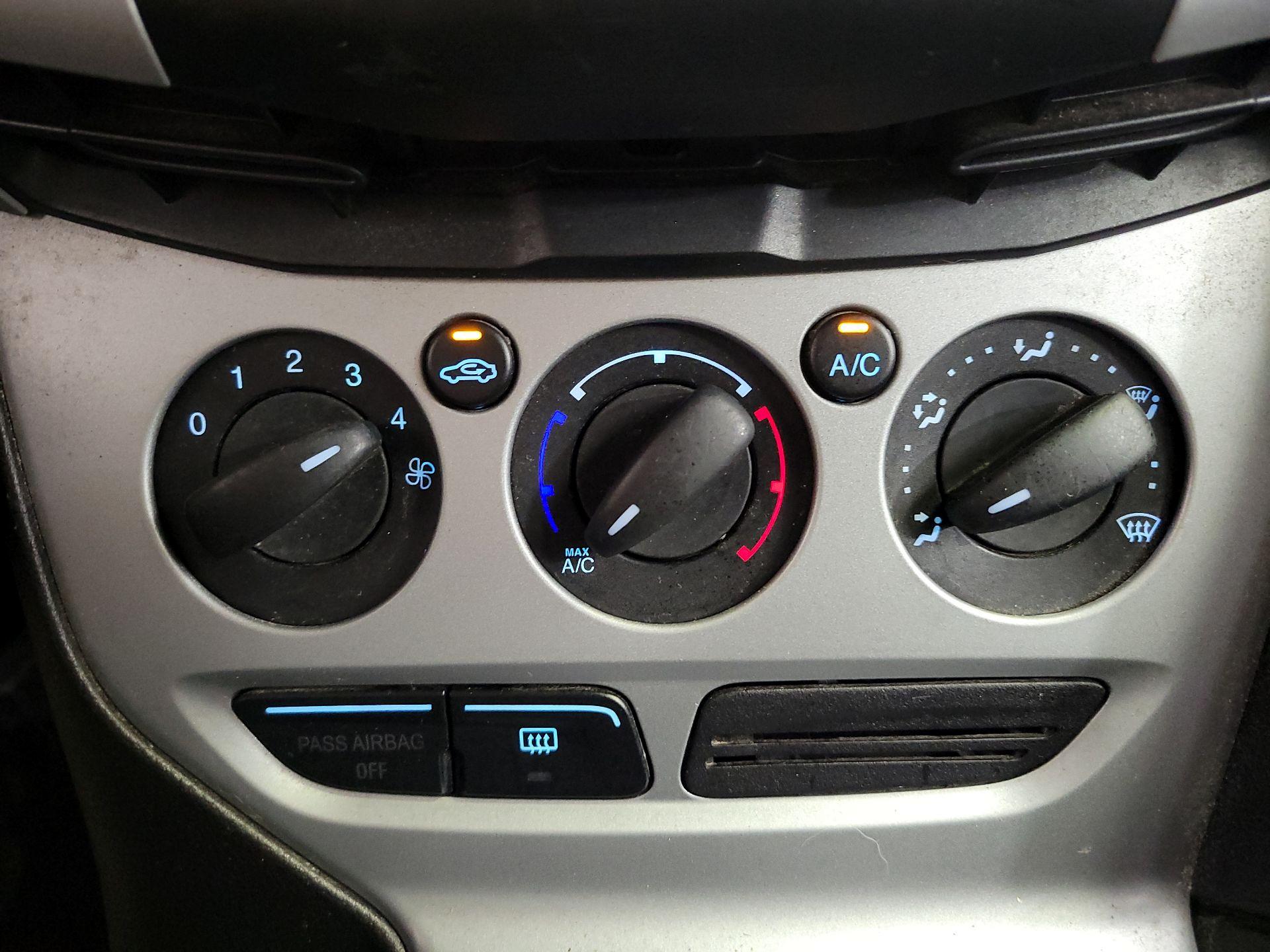 Thumbnail: 2014 Ford Focus - 15