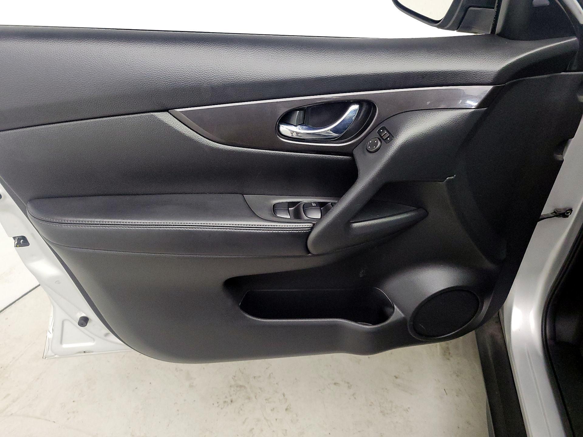 Thumbnail: 2019 Nissan Rogue - 12